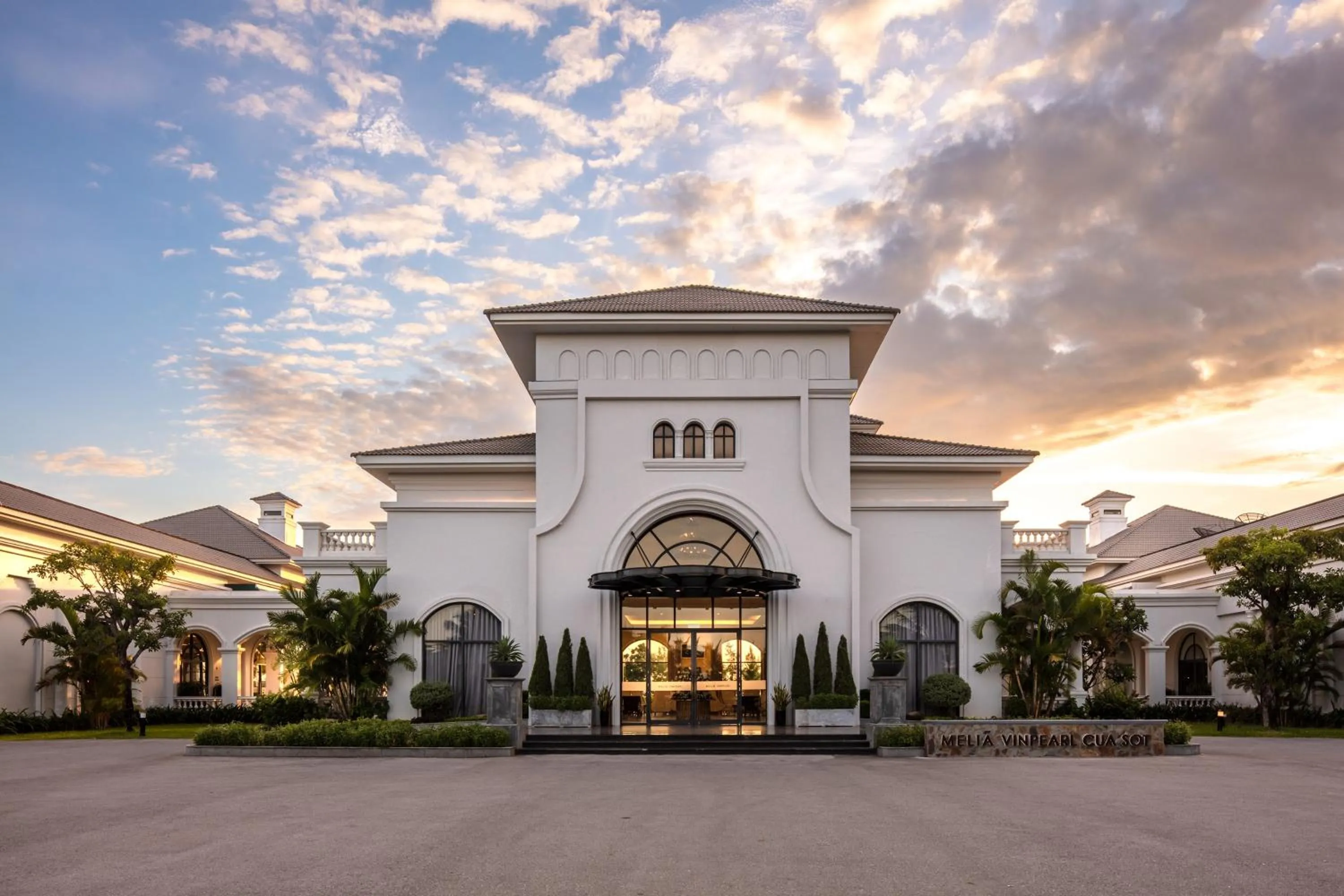 Facade/entrance in Meliá Vinpearl Cua Sot Beach Resort
