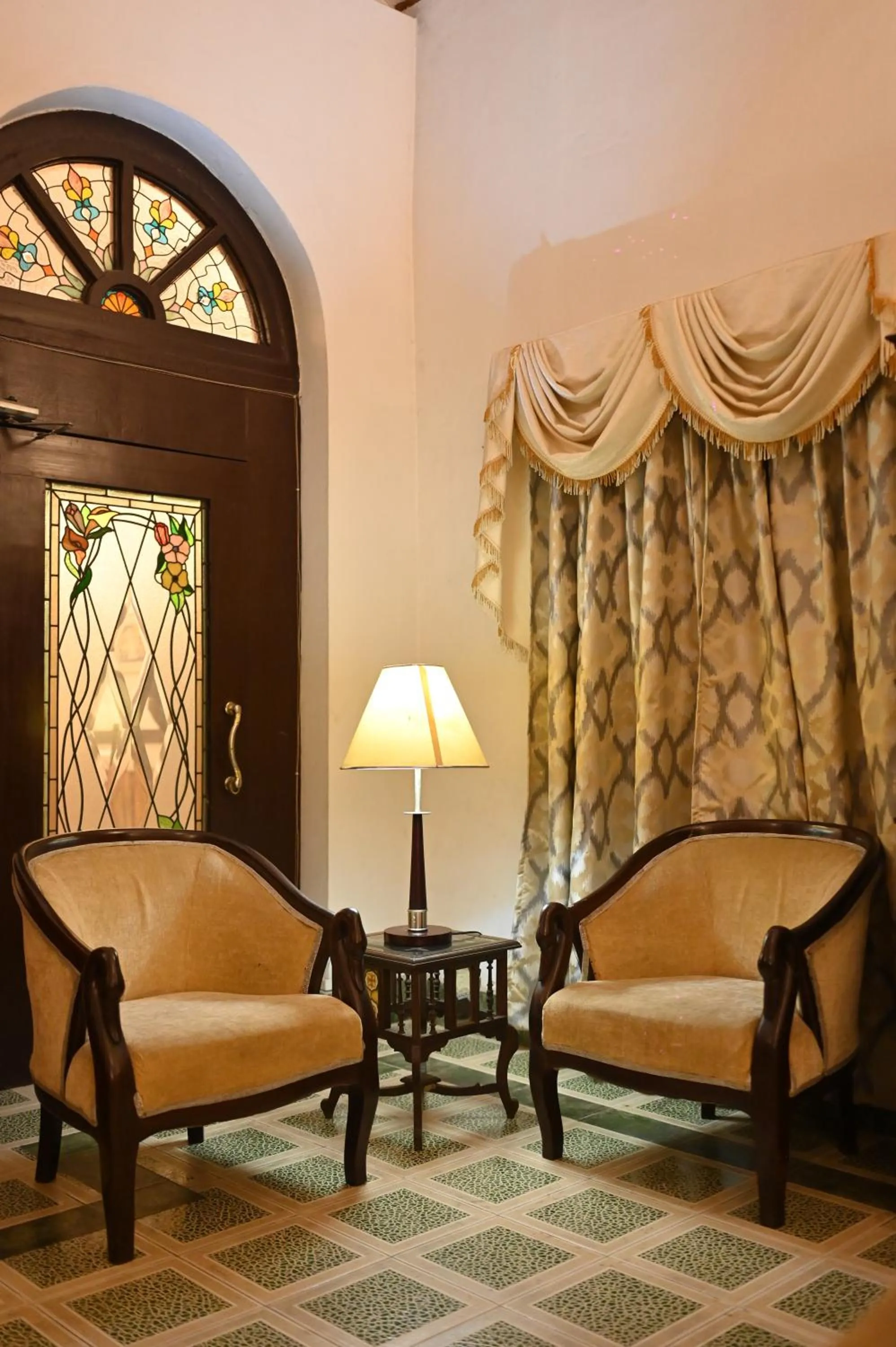 Seating area in Banyan Grove