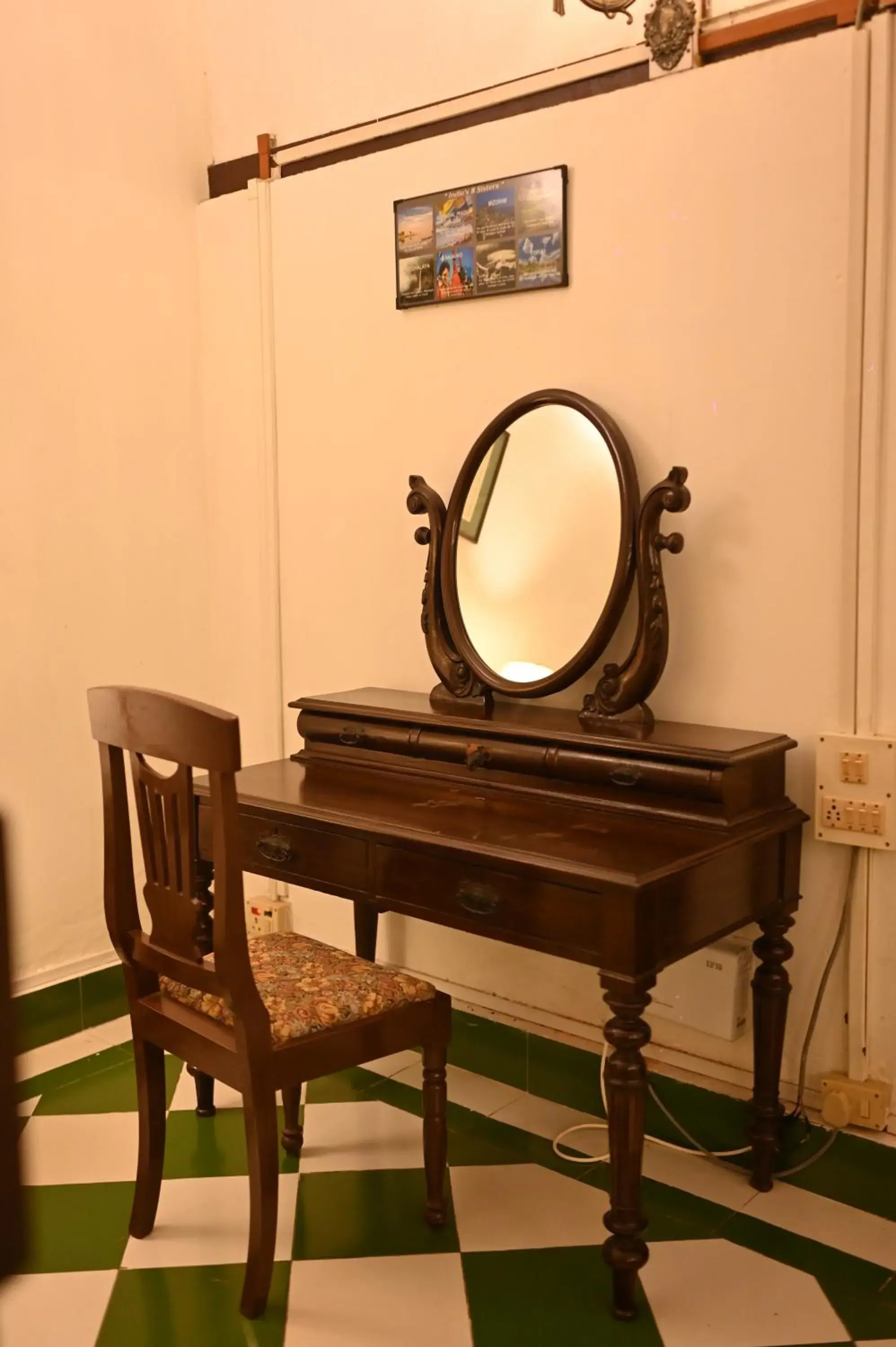 Deluxe Queen Room - single occupancy in Banyan Grove Deluxe Queen Room - single occupancy in Banyan Grove