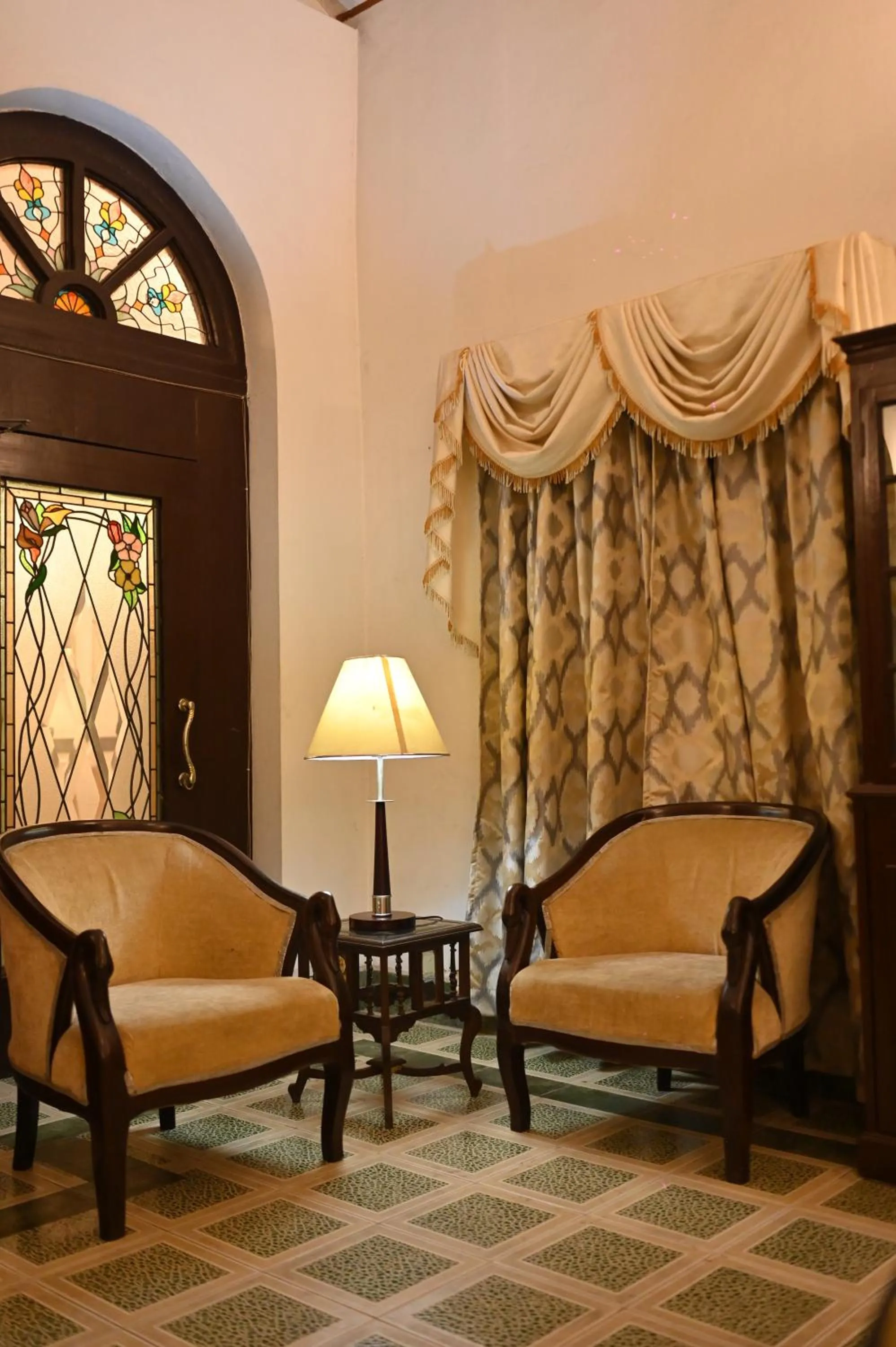 Seating area in Banyan Grove