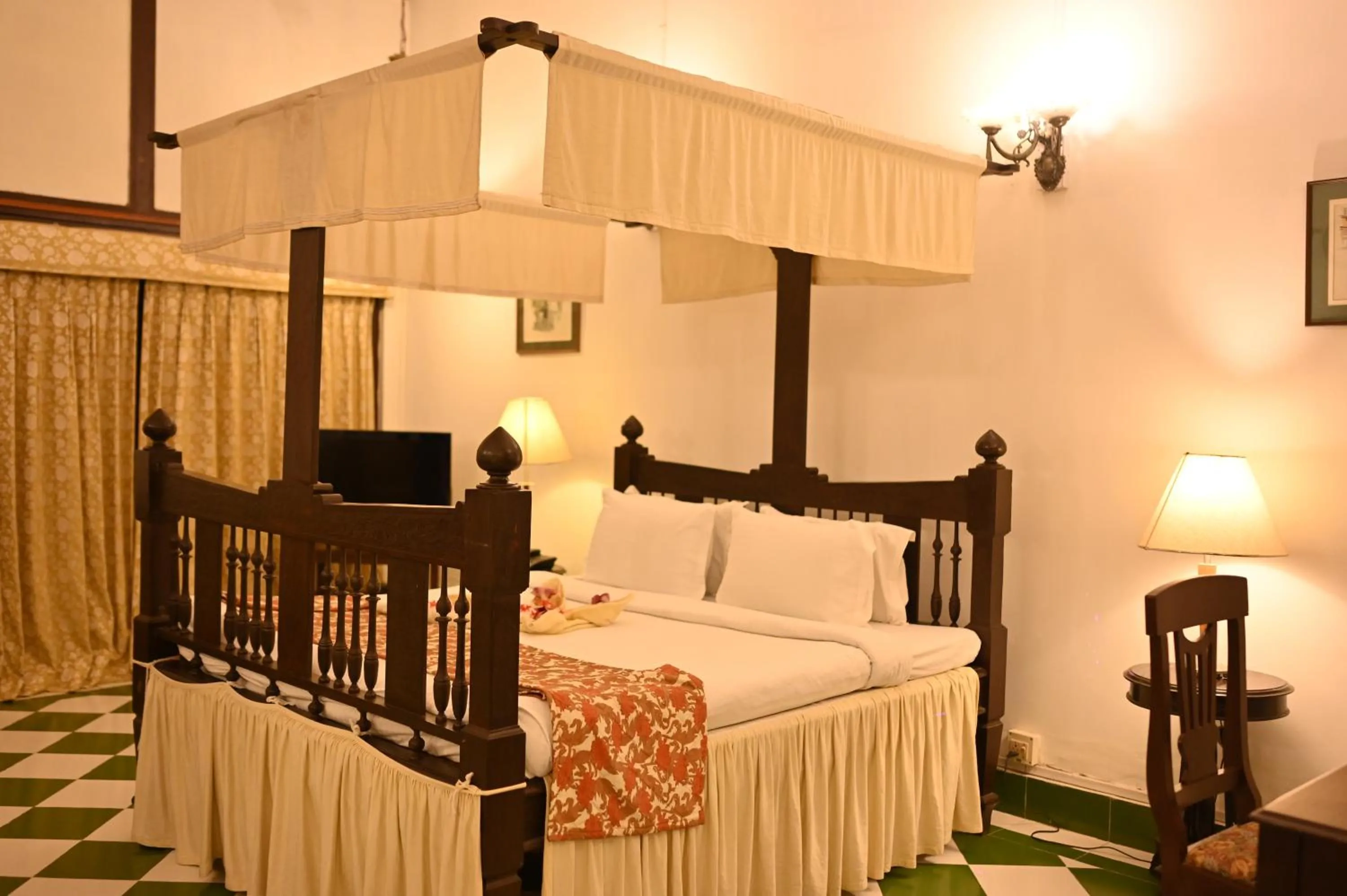 Bed in Banyan Grove