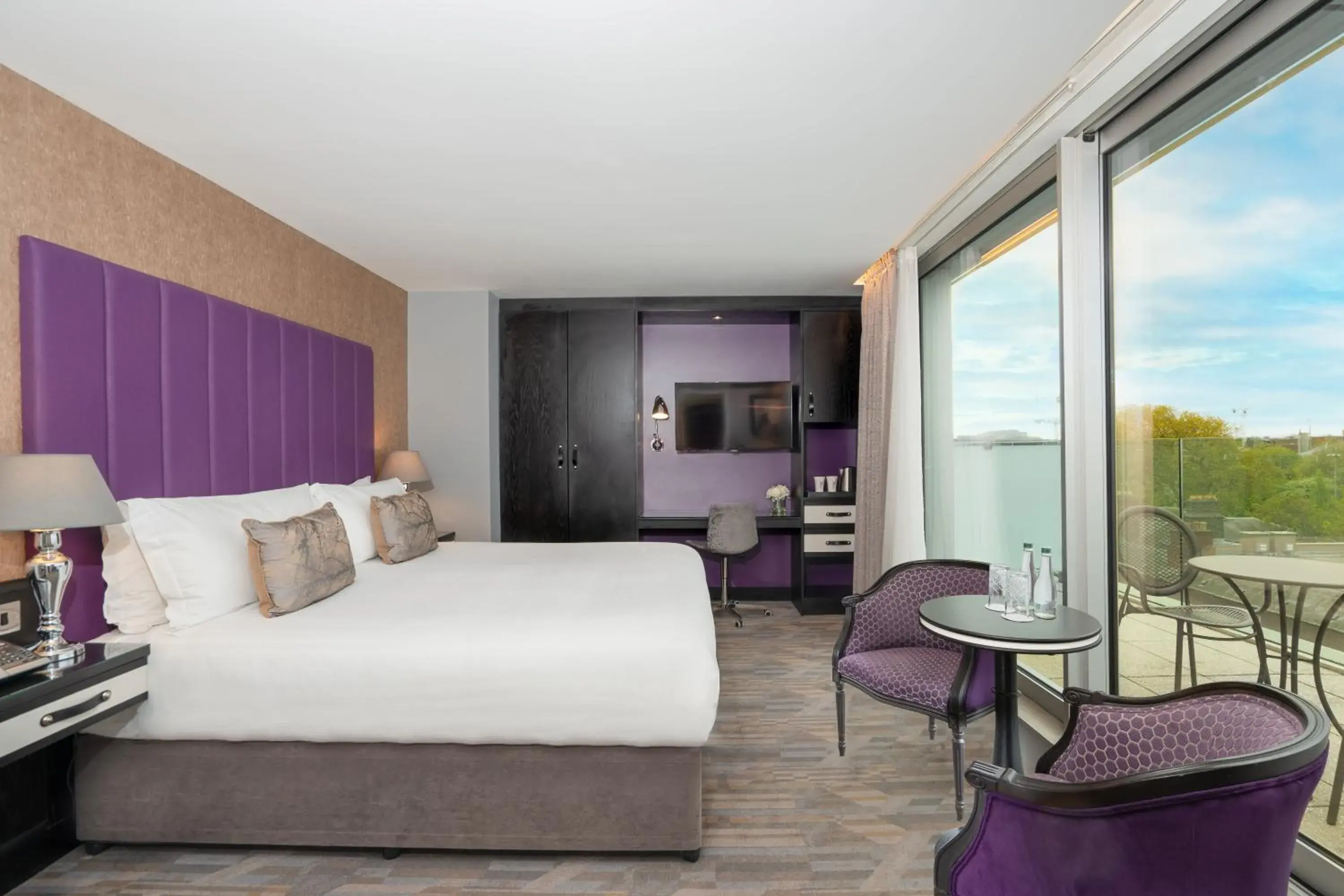 Deluxe Double Room with Balcony in The Trinity City Hotel Deluxe Double Room with Balcony in The Trinity City Hotel