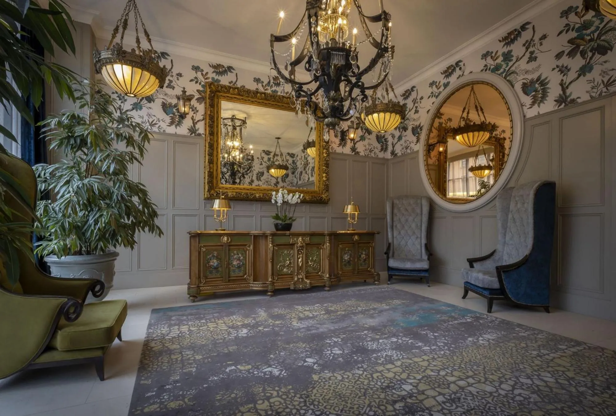 Lobby or reception in The Trinity City Hotel