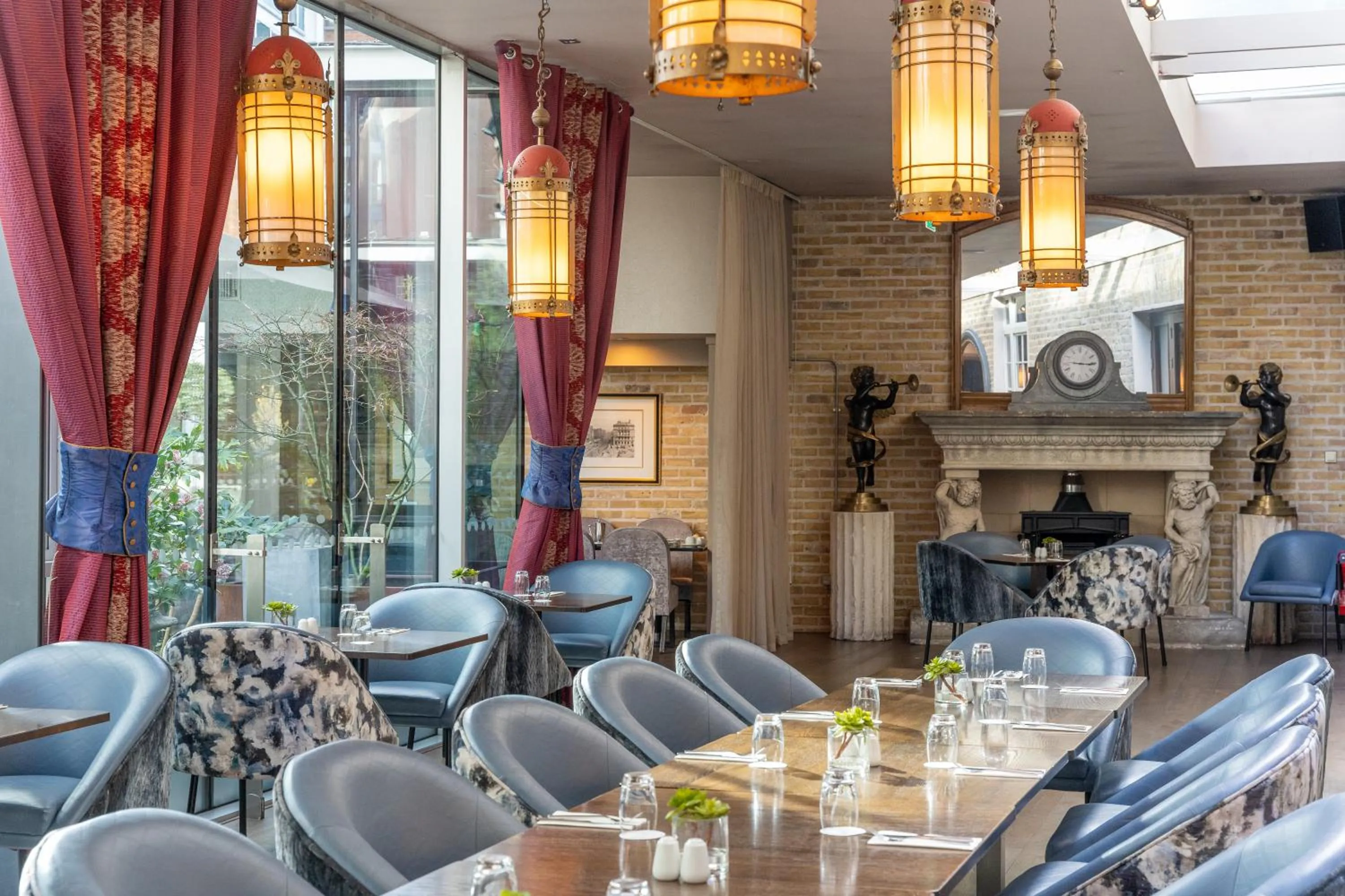 Restaurant/places to eat in The Trinity City Hotel