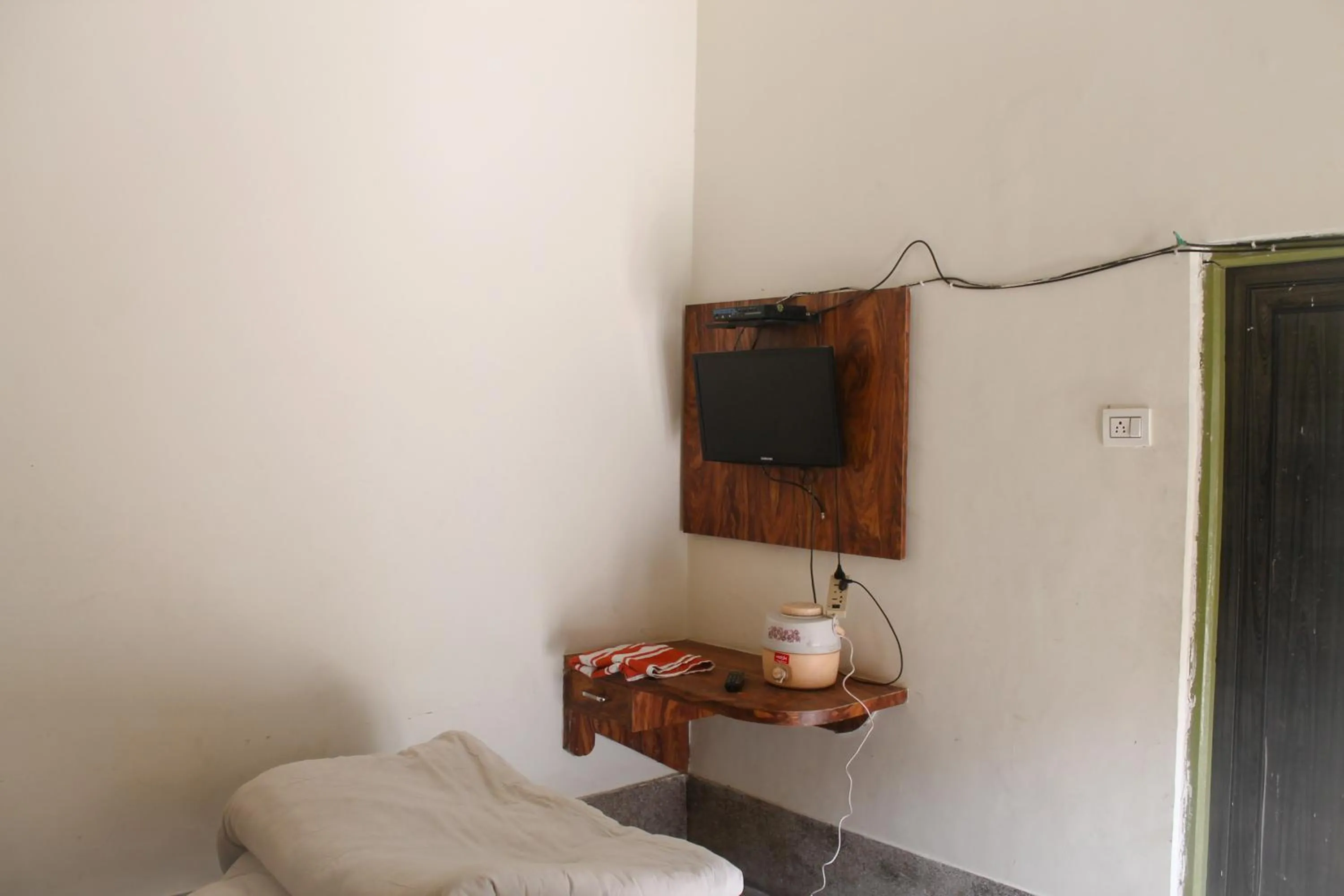 TV and multimedia in Hotel Anand Palace