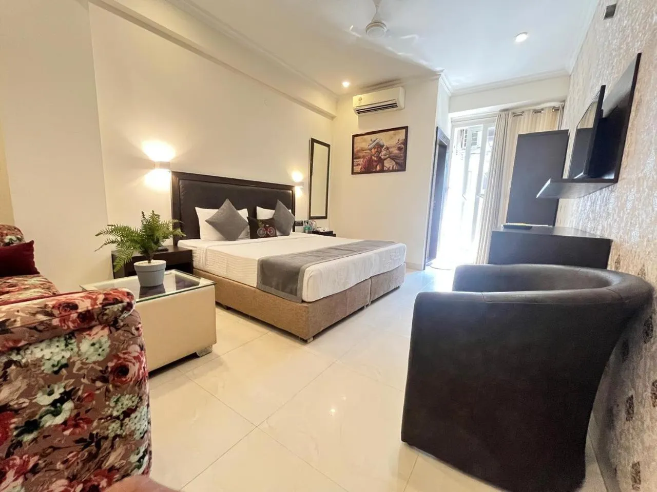 Communal lounge/ TV room, Bed in Anand Bhawan