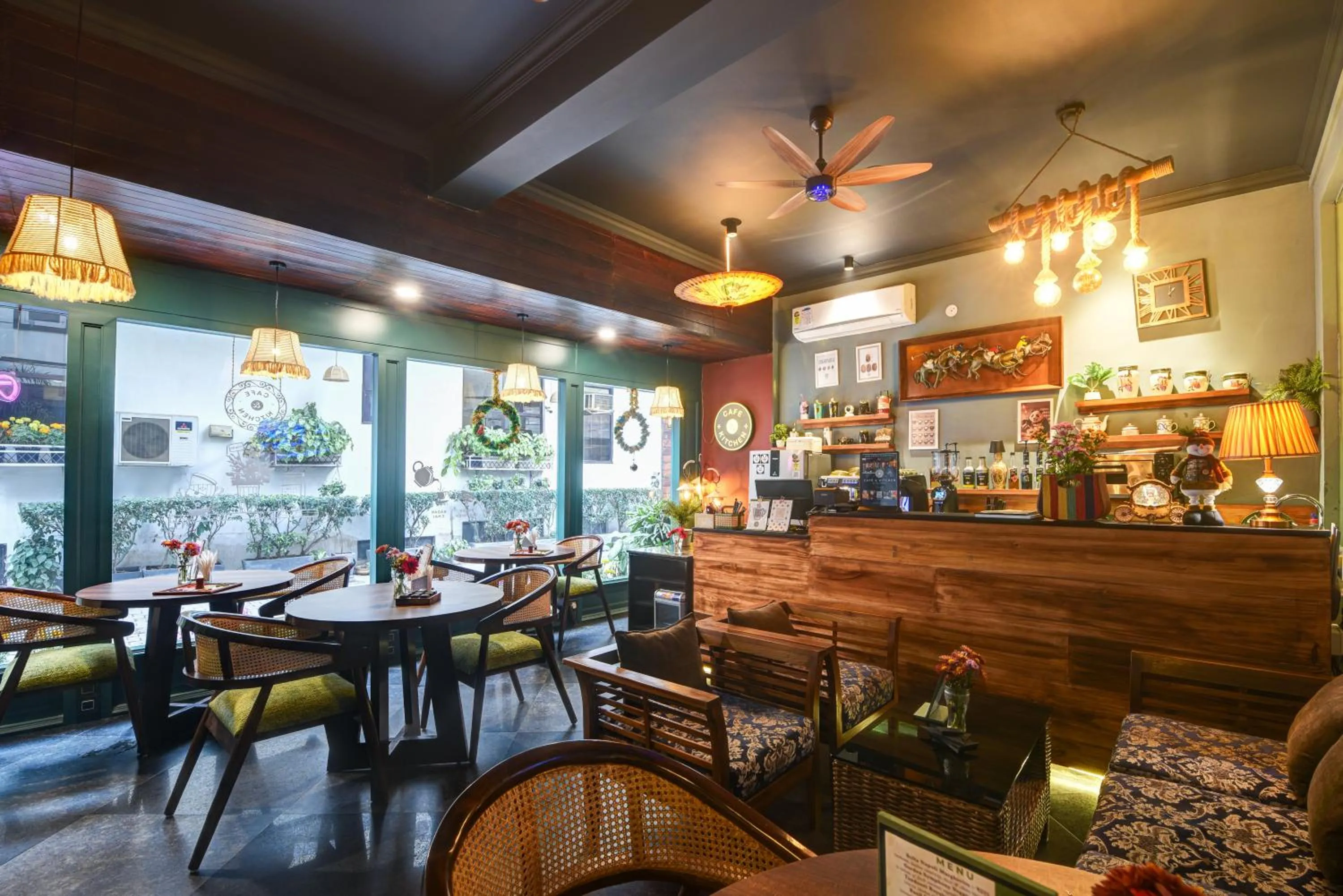 Restaurant/places to eat in Anand Bhawan