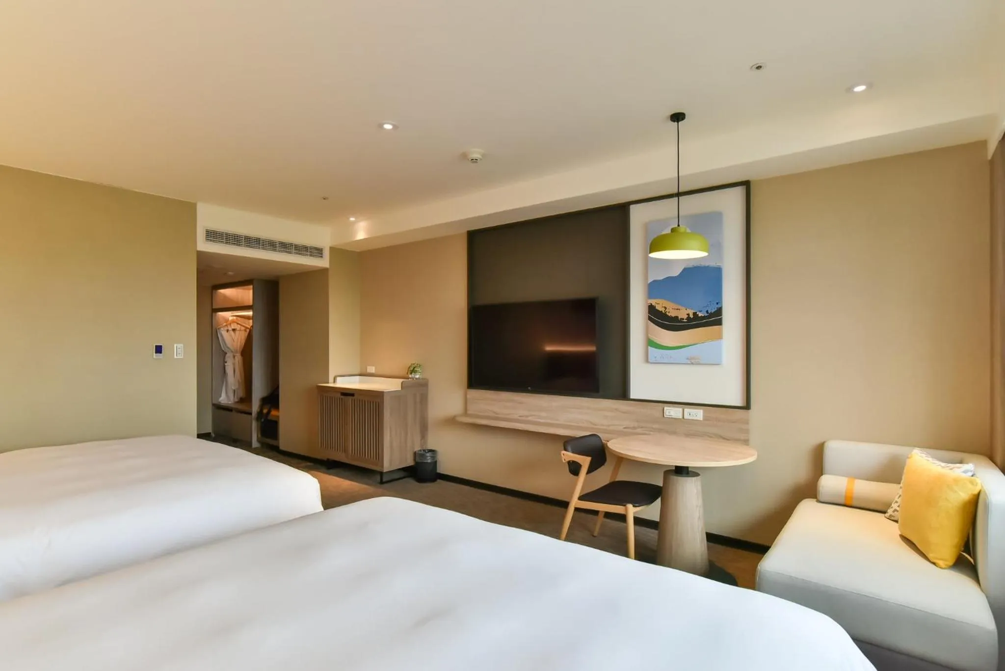 Photo of the whole room, Bed in Holiday Inn Taoyuan Airport by IHG