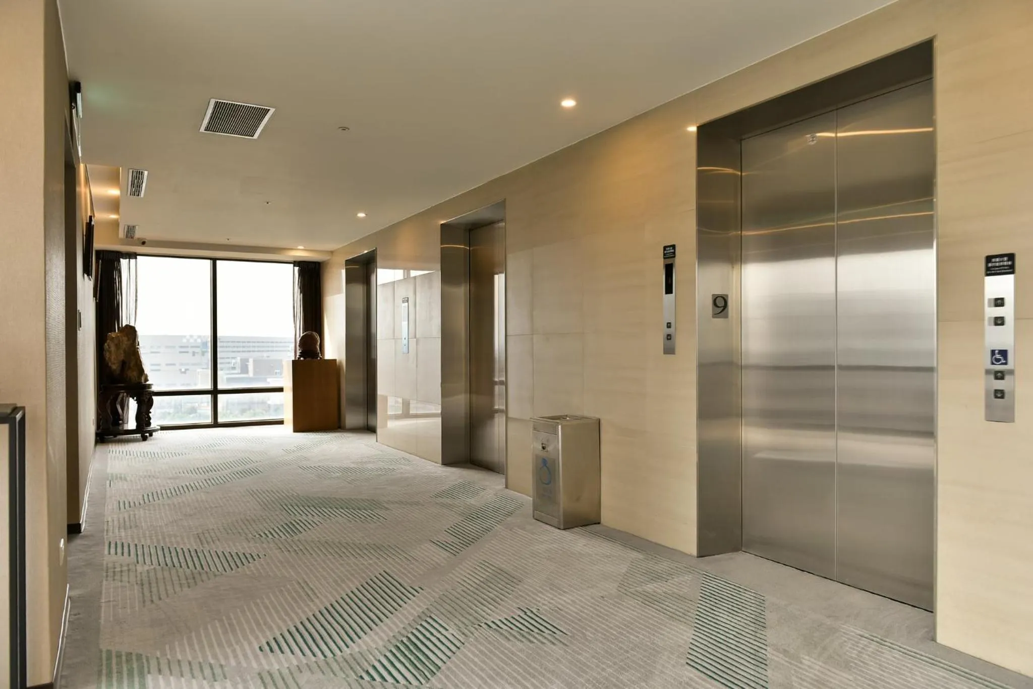 Lobby or reception in Holiday Inn Taoyuan Airport by IHG