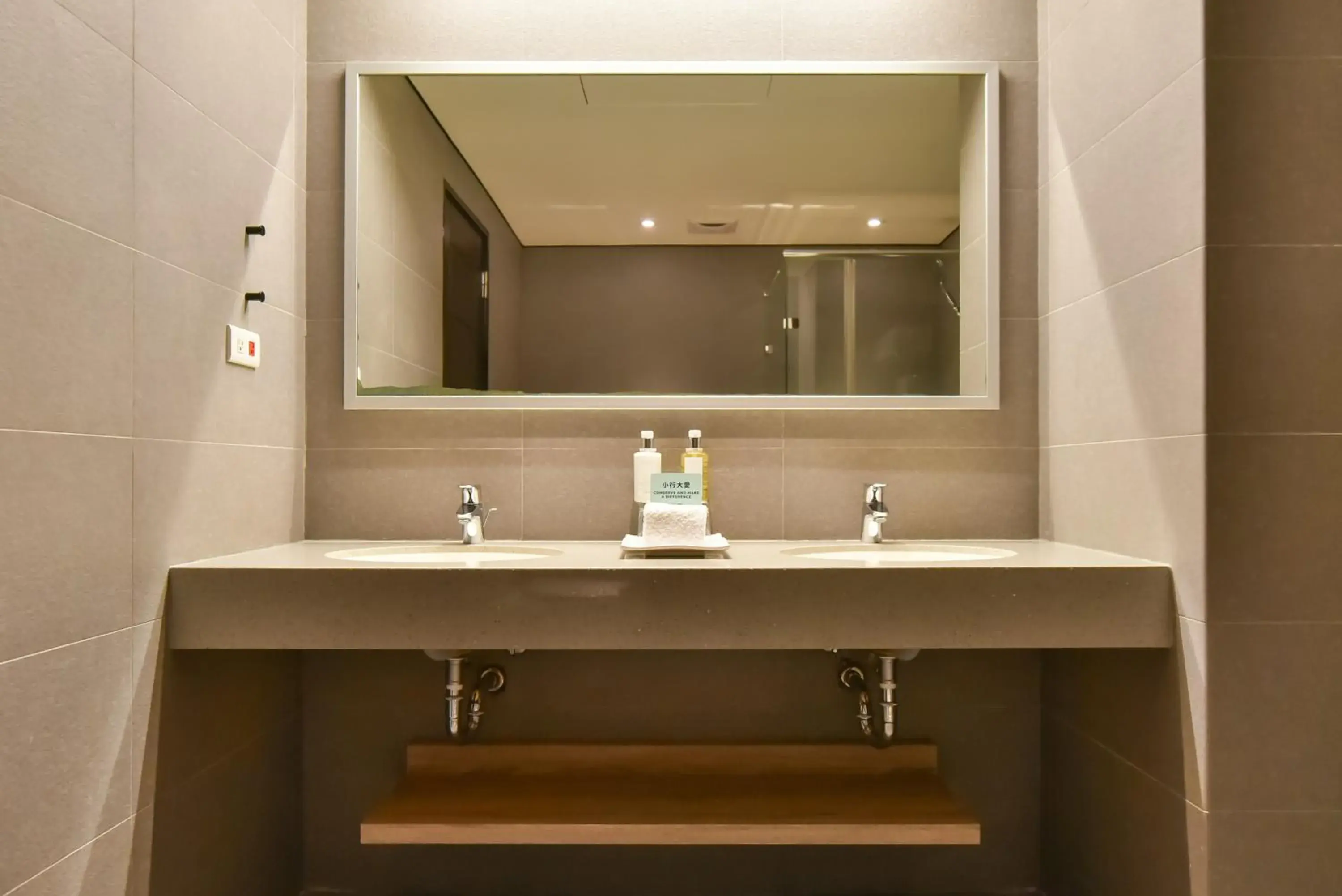 Bathroom in Holiday Inn Taoyuan Airport by IHG Bathroom in Holiday Inn Taoyuan Airport by IHG