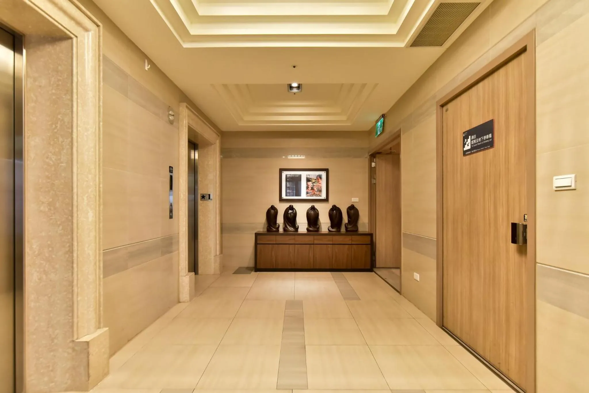 Lobby or reception in Holiday Inn Taoyuan Airport by IHG
