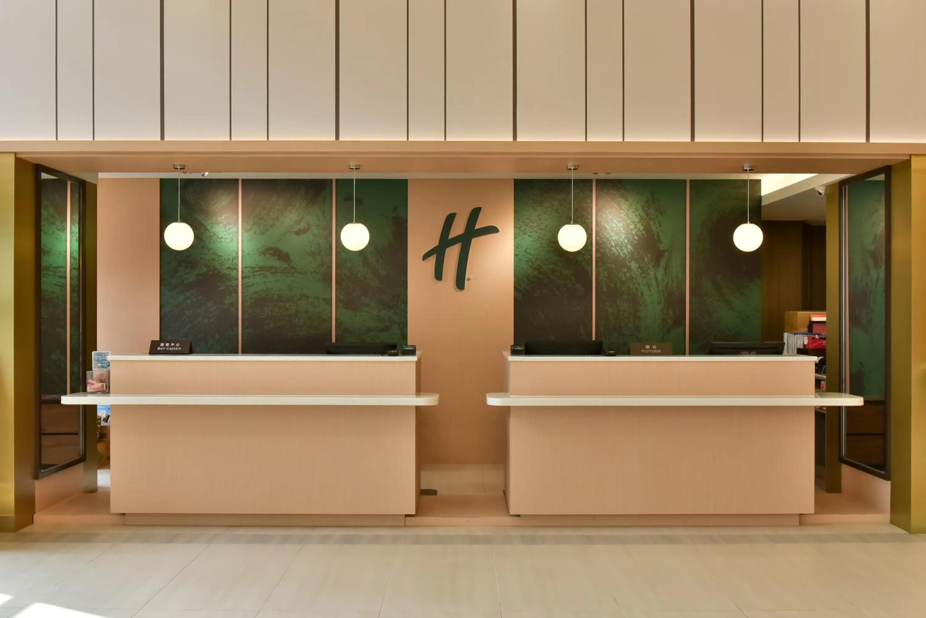 Lobby or reception in Holiday Inn Taoyuan Airport by IHG