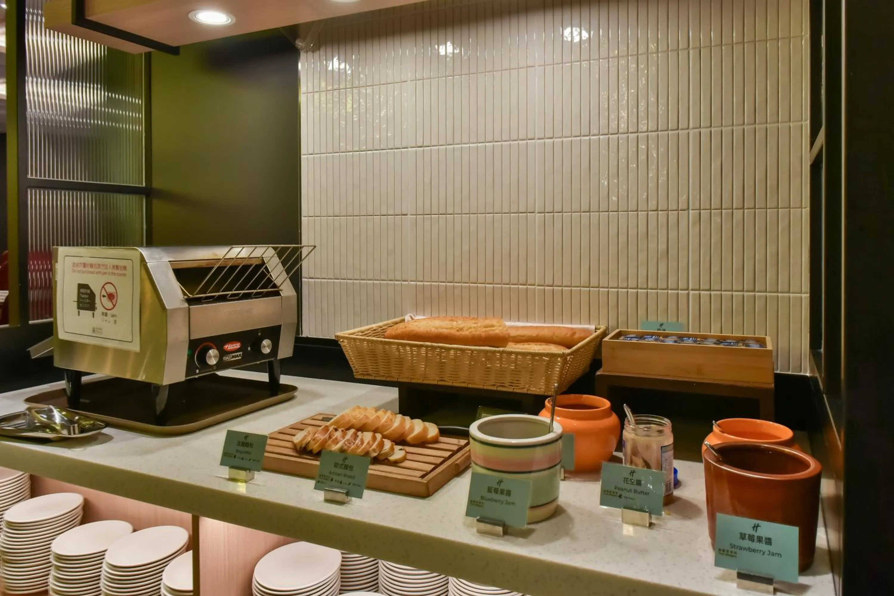 Restaurant/places to eat in Holiday Inn Taoyuan Airport by IHG