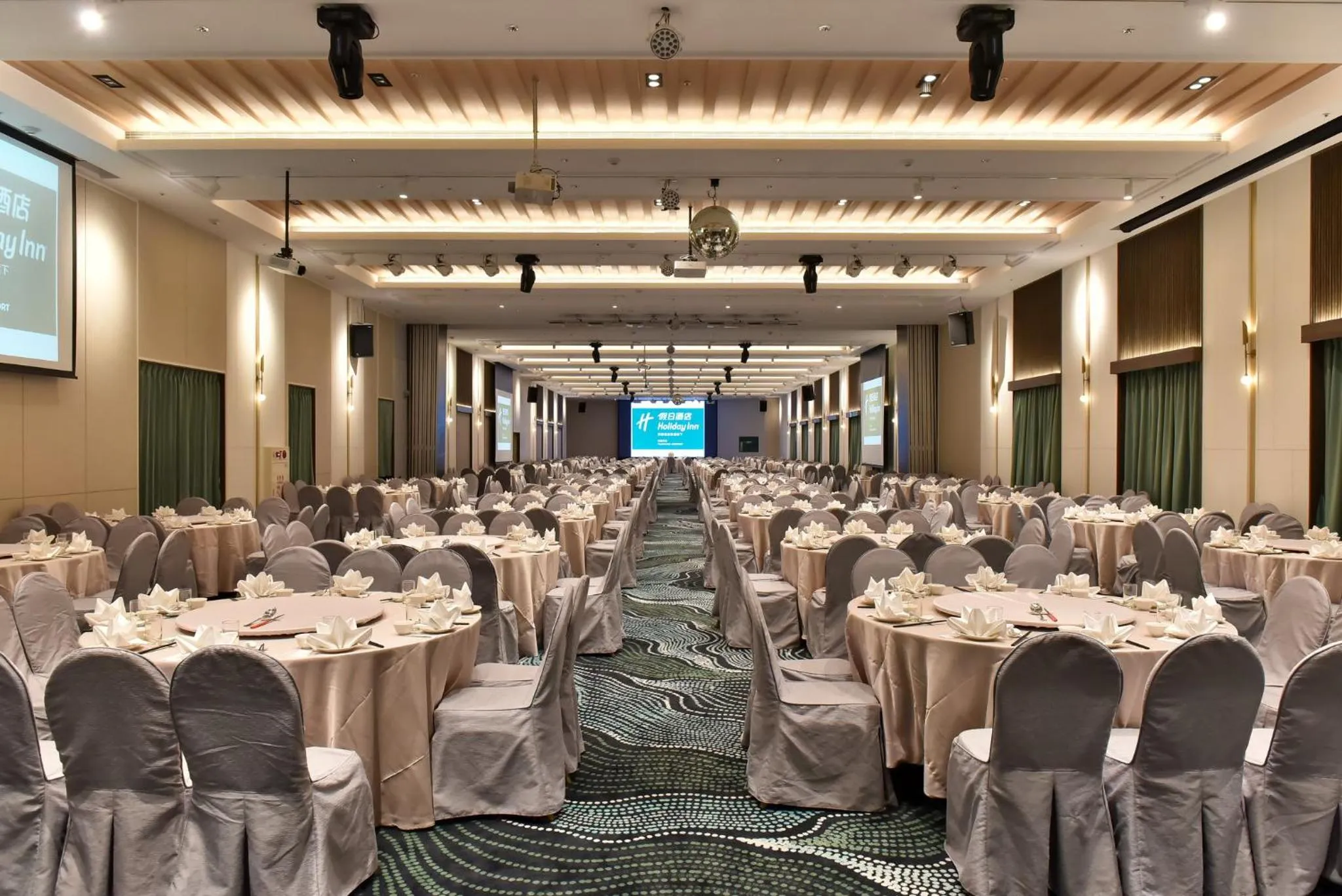 Meeting/conference room in Holiday Inn Taoyuan Airport by IHG