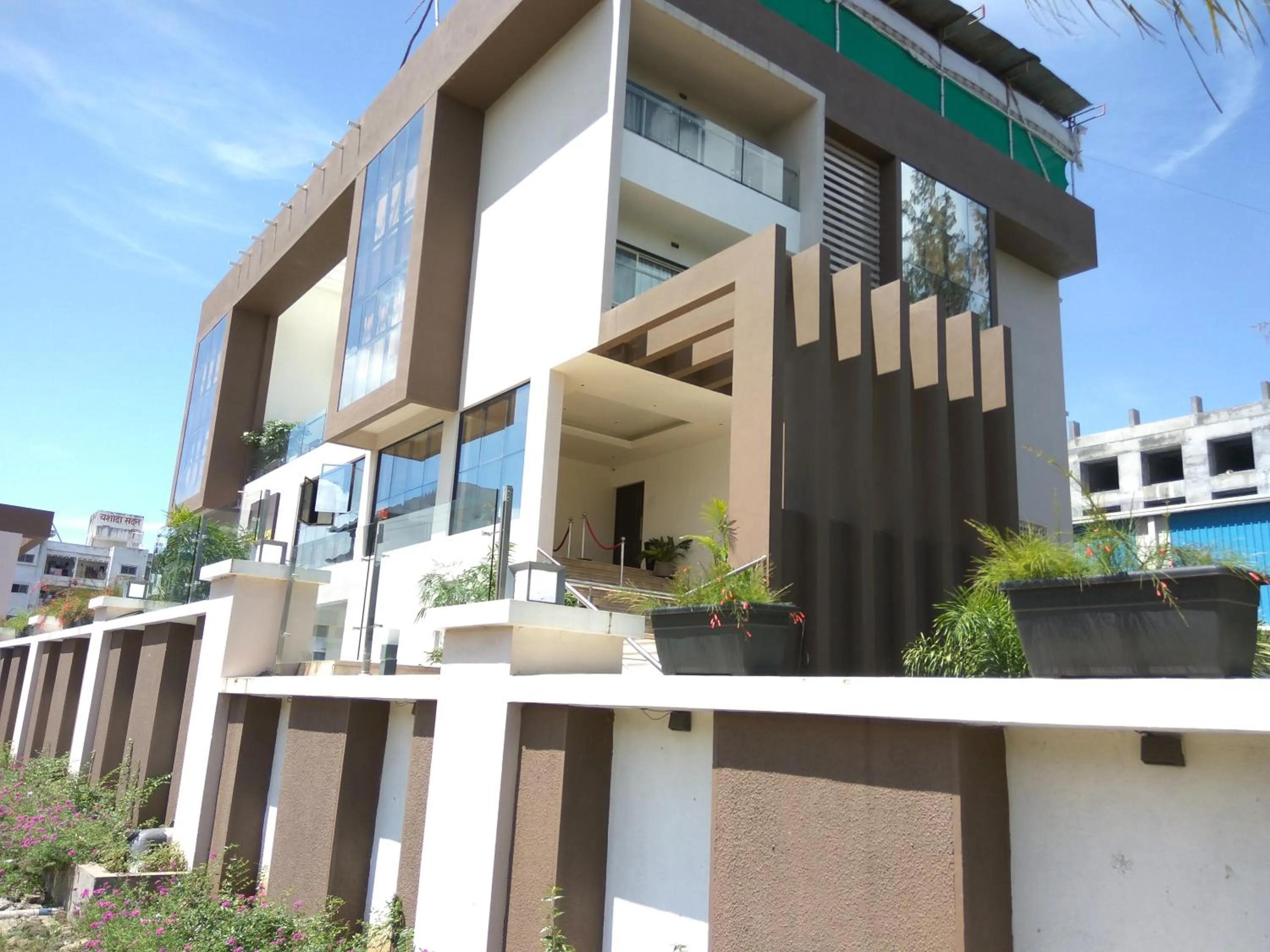 Facade/entrance in Manasi Pride