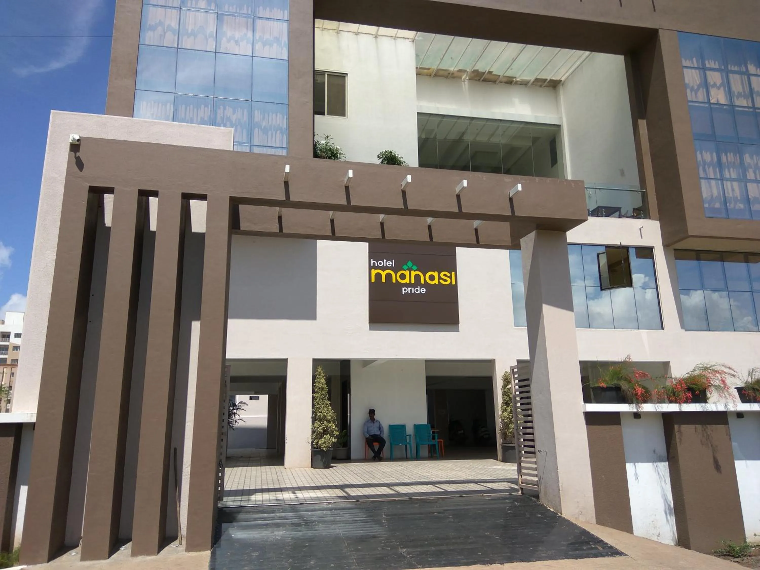 Facade/entrance in Manasi Pride