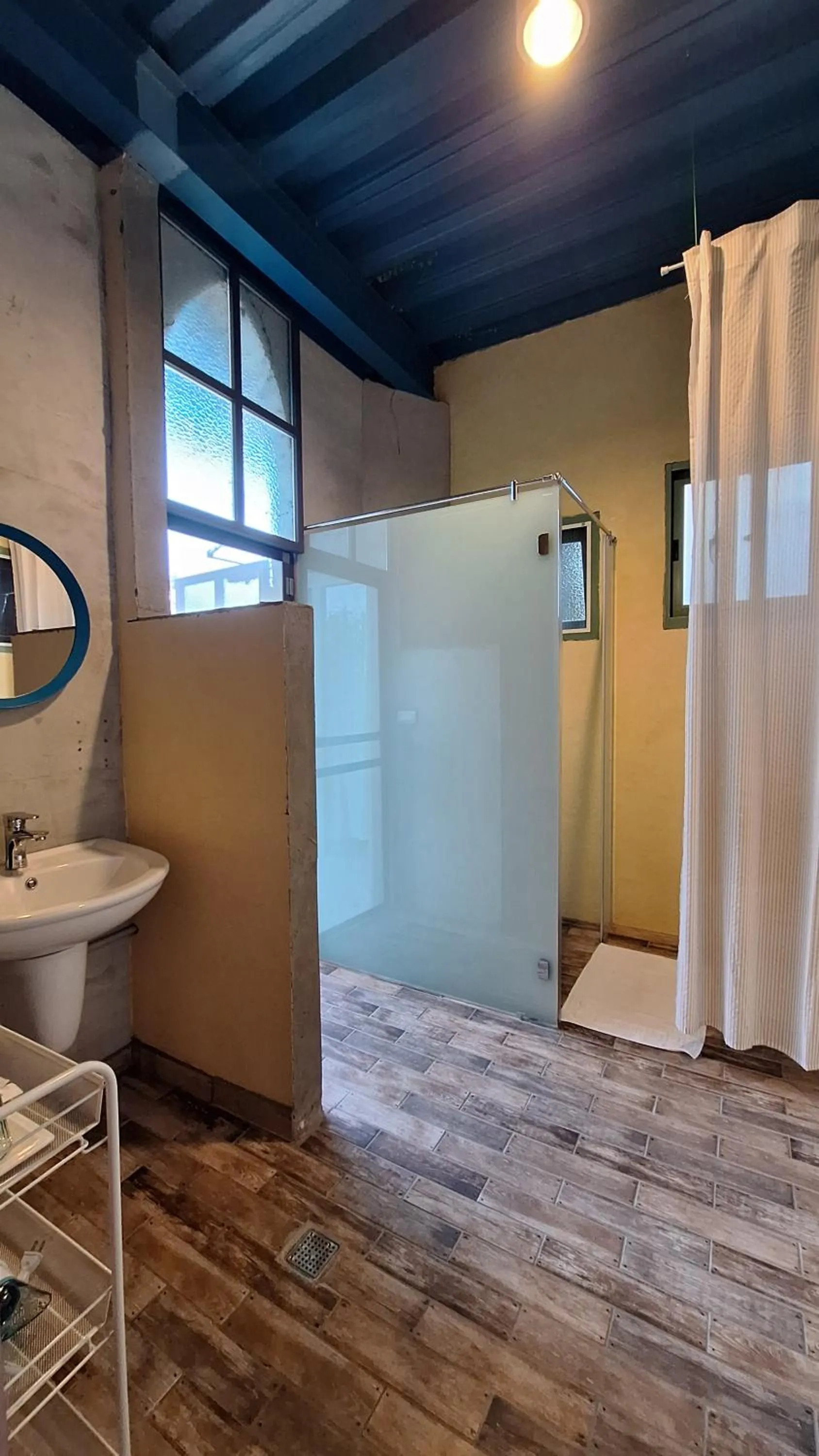 Single Room with Bathroom - single occupancy in Moose & Squirrel