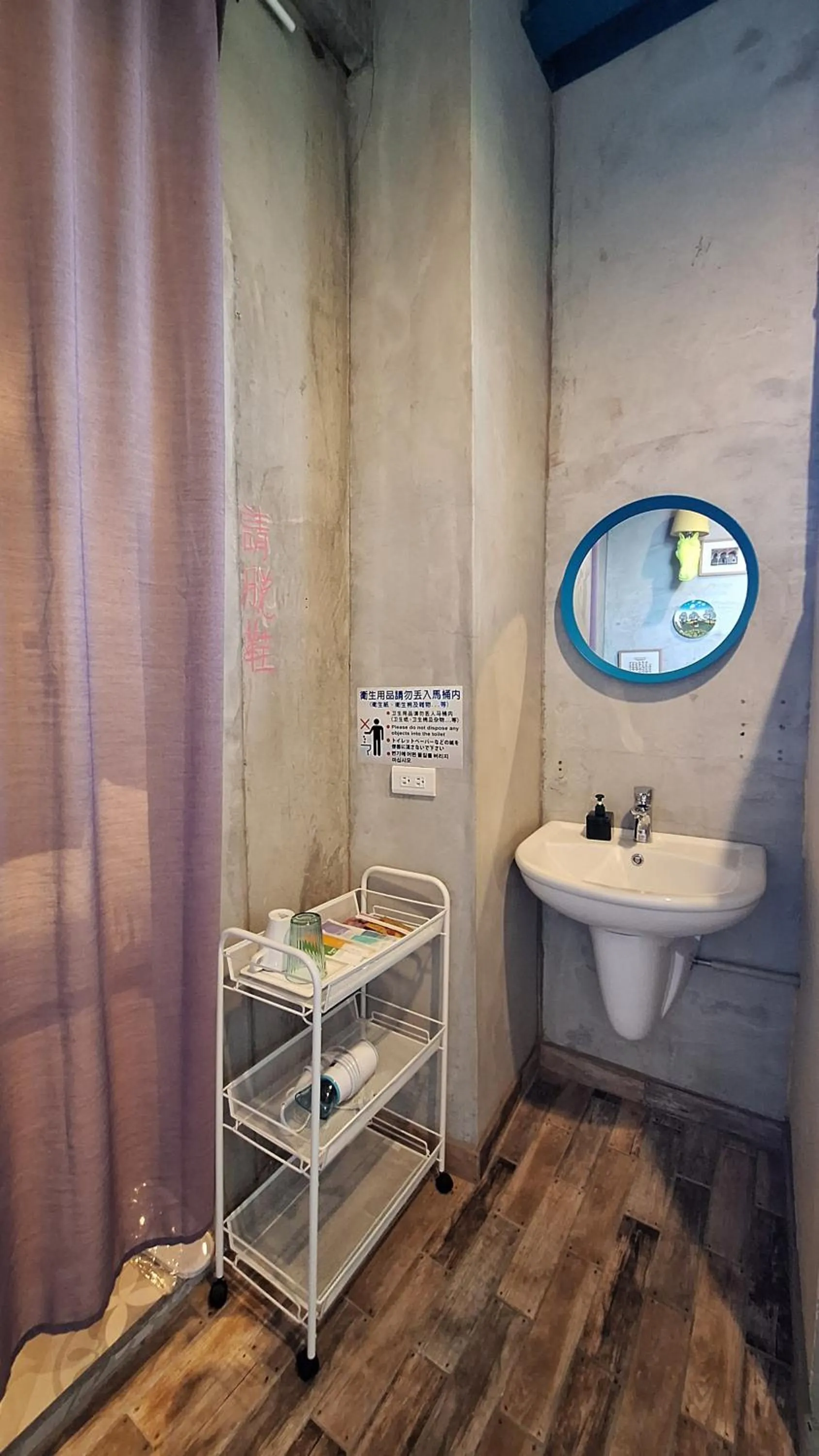 Single Room with Bathroom - single occupancy in Moose & Squirrel