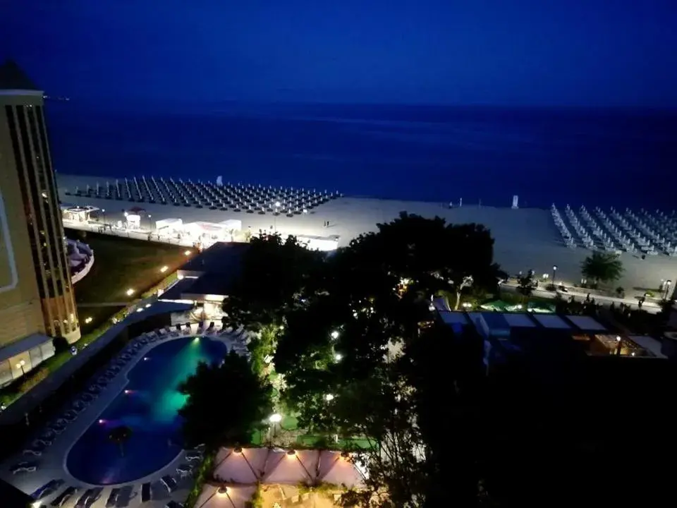 Standard Twin Room with Sea View (2 Adults + 1 Child) in Hotel Shipka Beach Standard Twin Room with Sea View (2 Adults + 1 Child) in Hotel Shipka Beach
