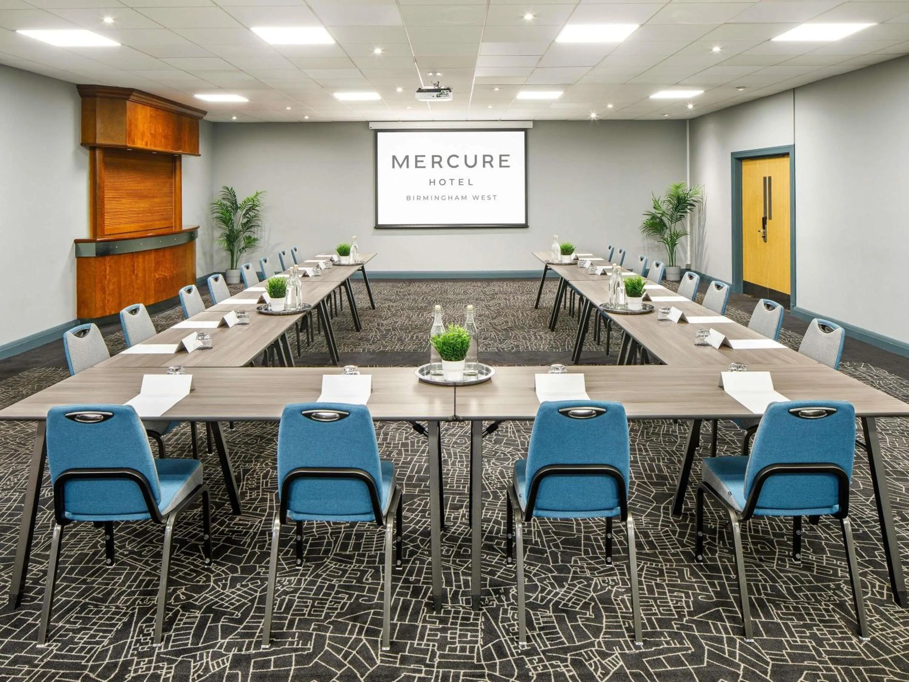 Meeting/conference room in Mercure Birmingham West Hotel