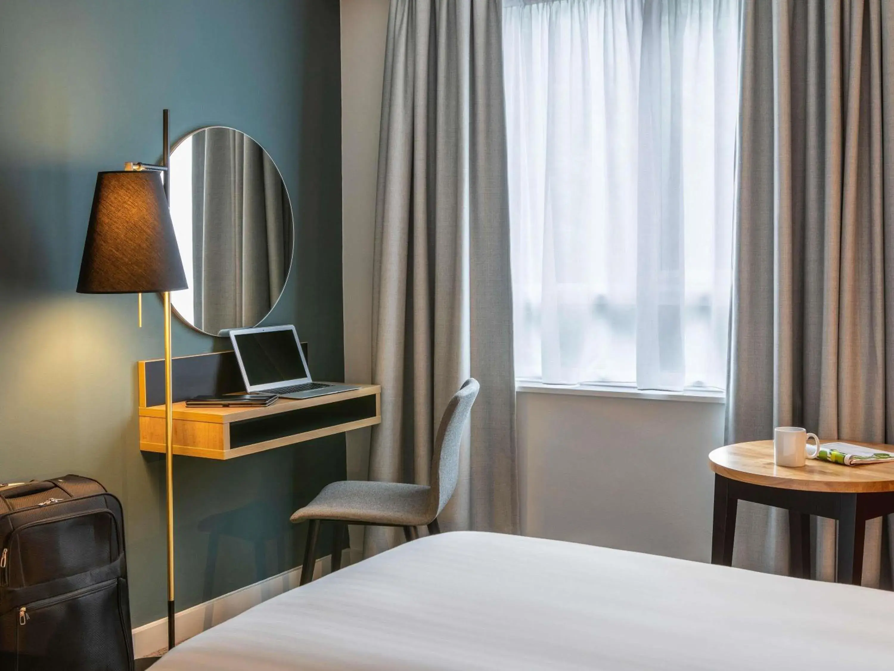 Bedroom, Bed in Mercure Birmingham West Hotel Bedroom, Bed in Mercure Birmingham West Hotel