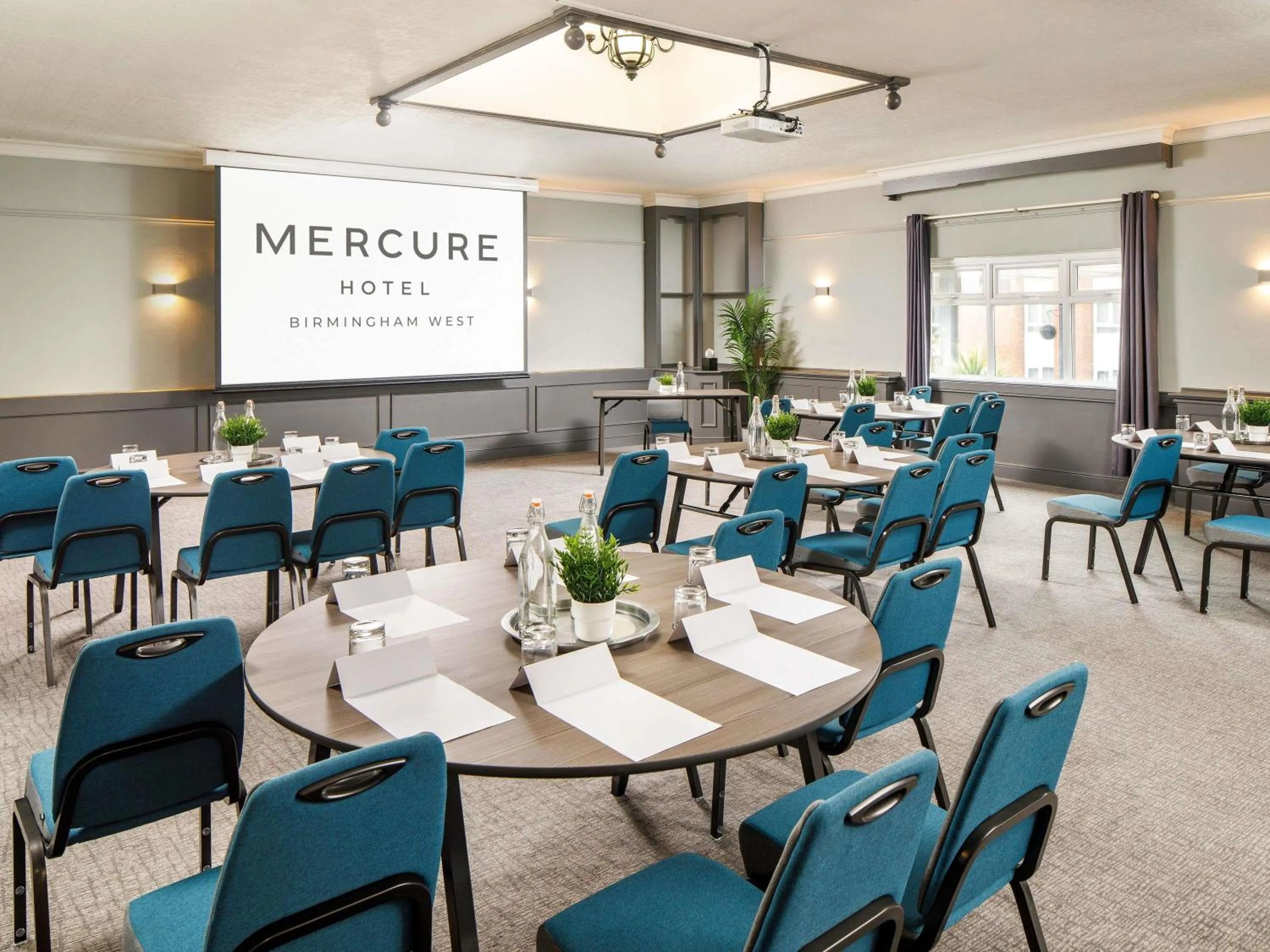 Meeting/conference room in Mercure Birmingham West Hotel