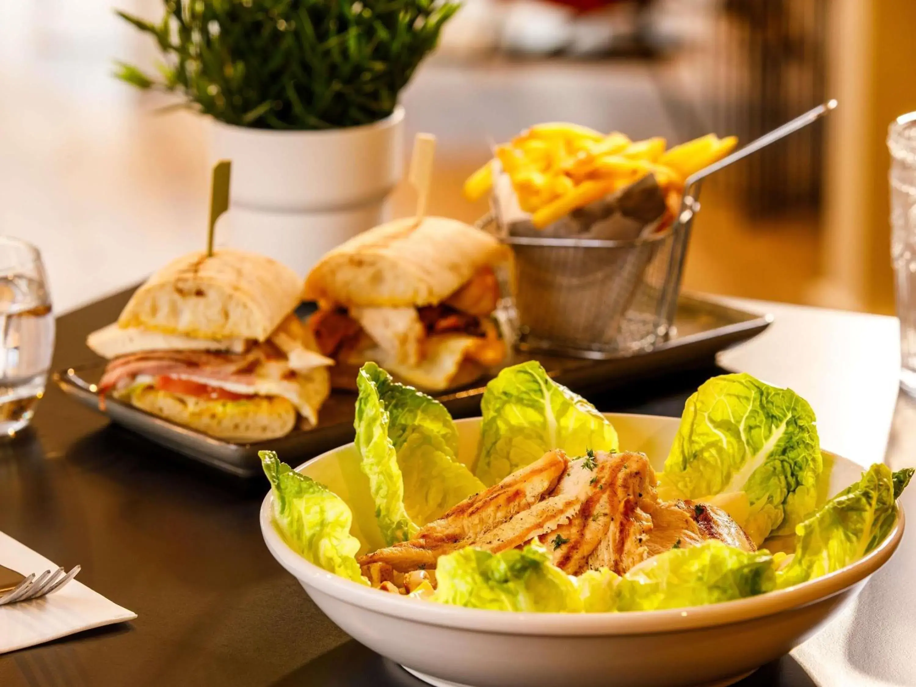 Restaurant/places to eat in Mercure Birmingham West Hotel Restaurant/places to eat in Mercure Birmingham West Hotel