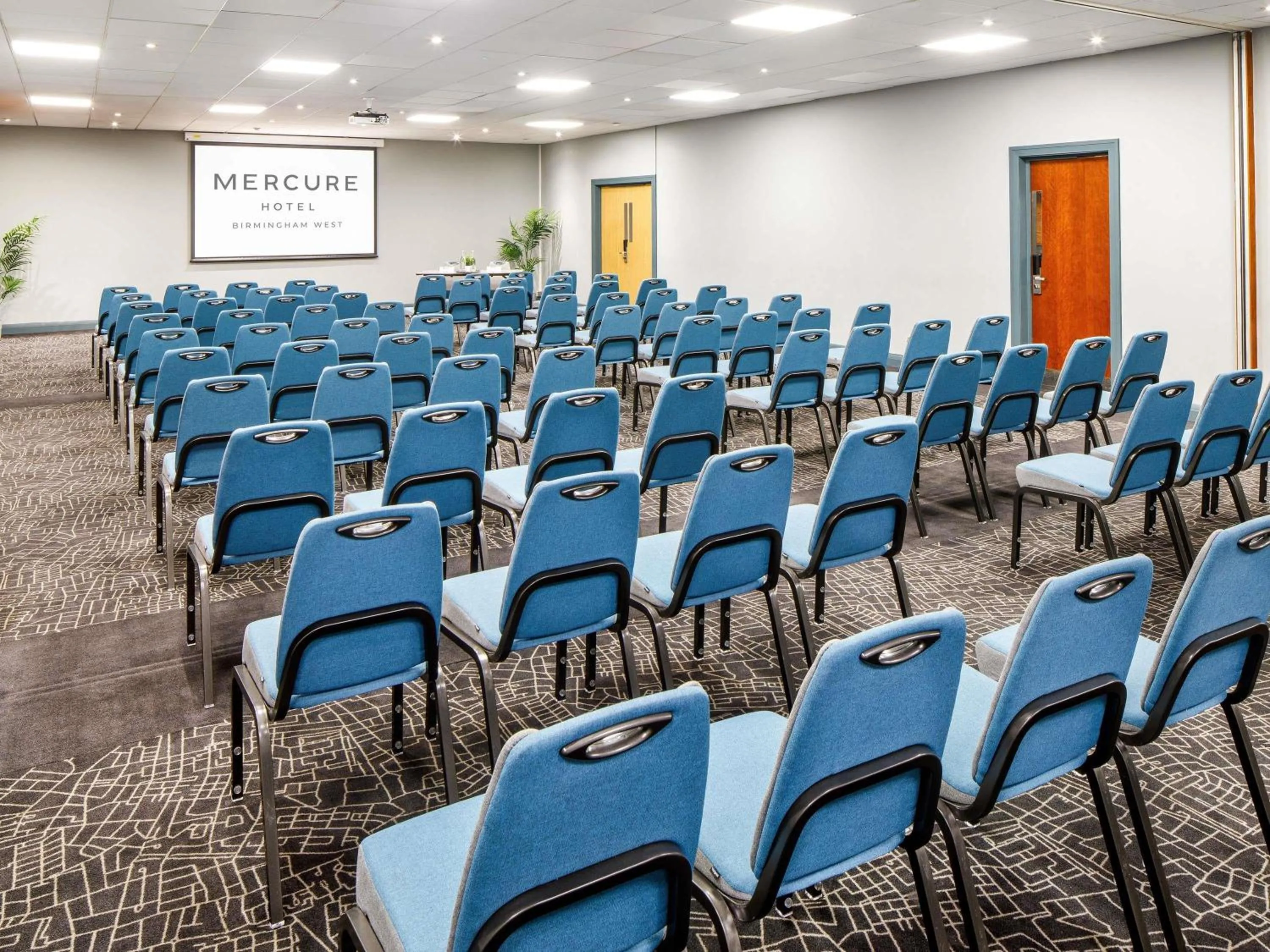 Meeting/conference room in Mercure Birmingham West Hotel