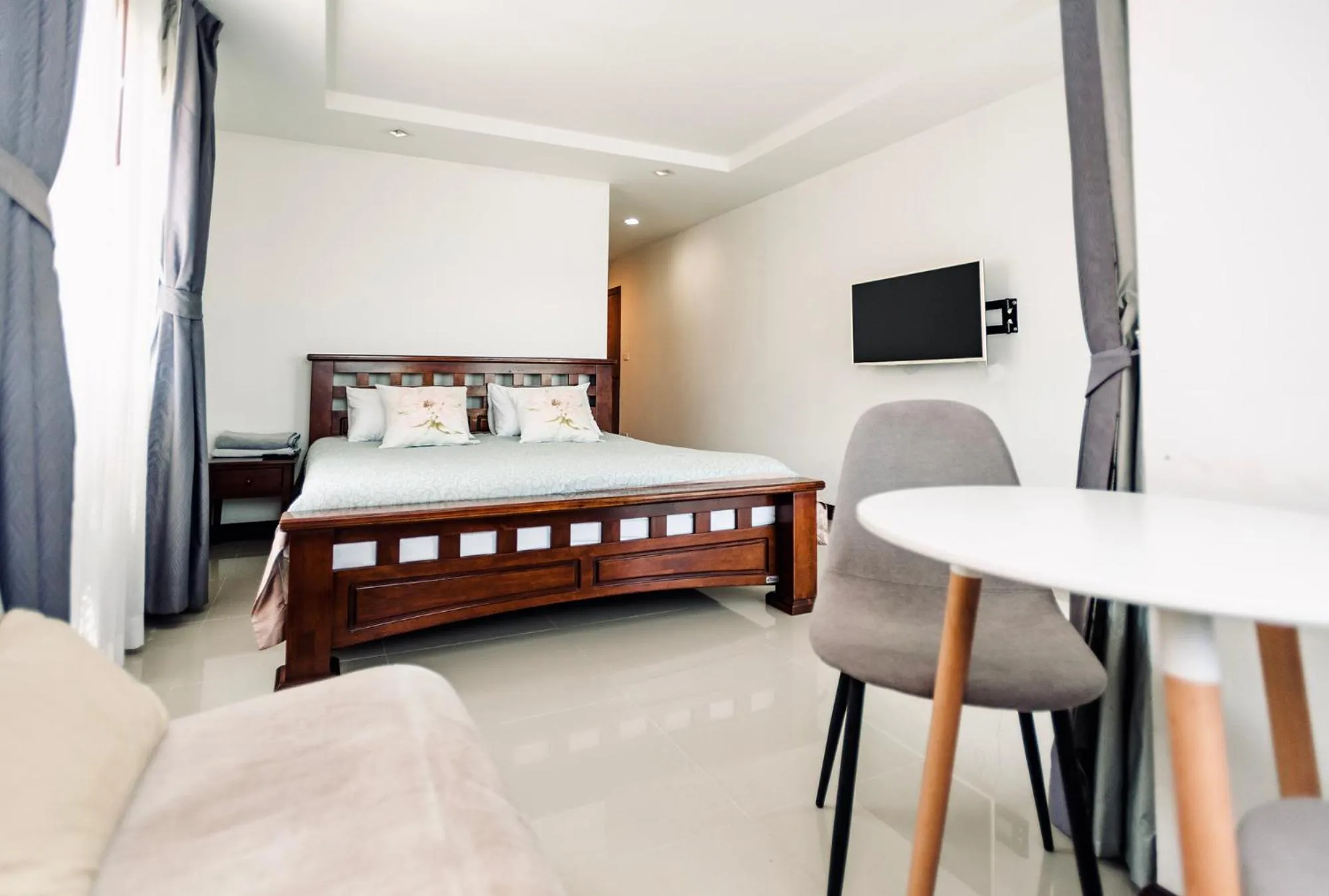 Bed in Beach 7 Condo