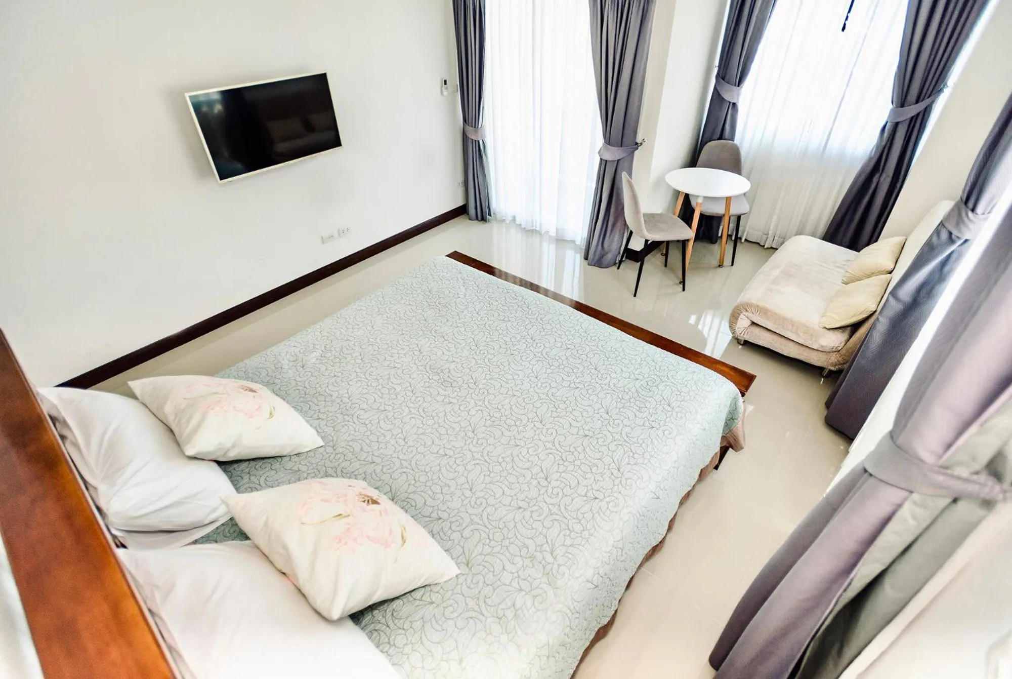 Bed in Beach 7 Condo