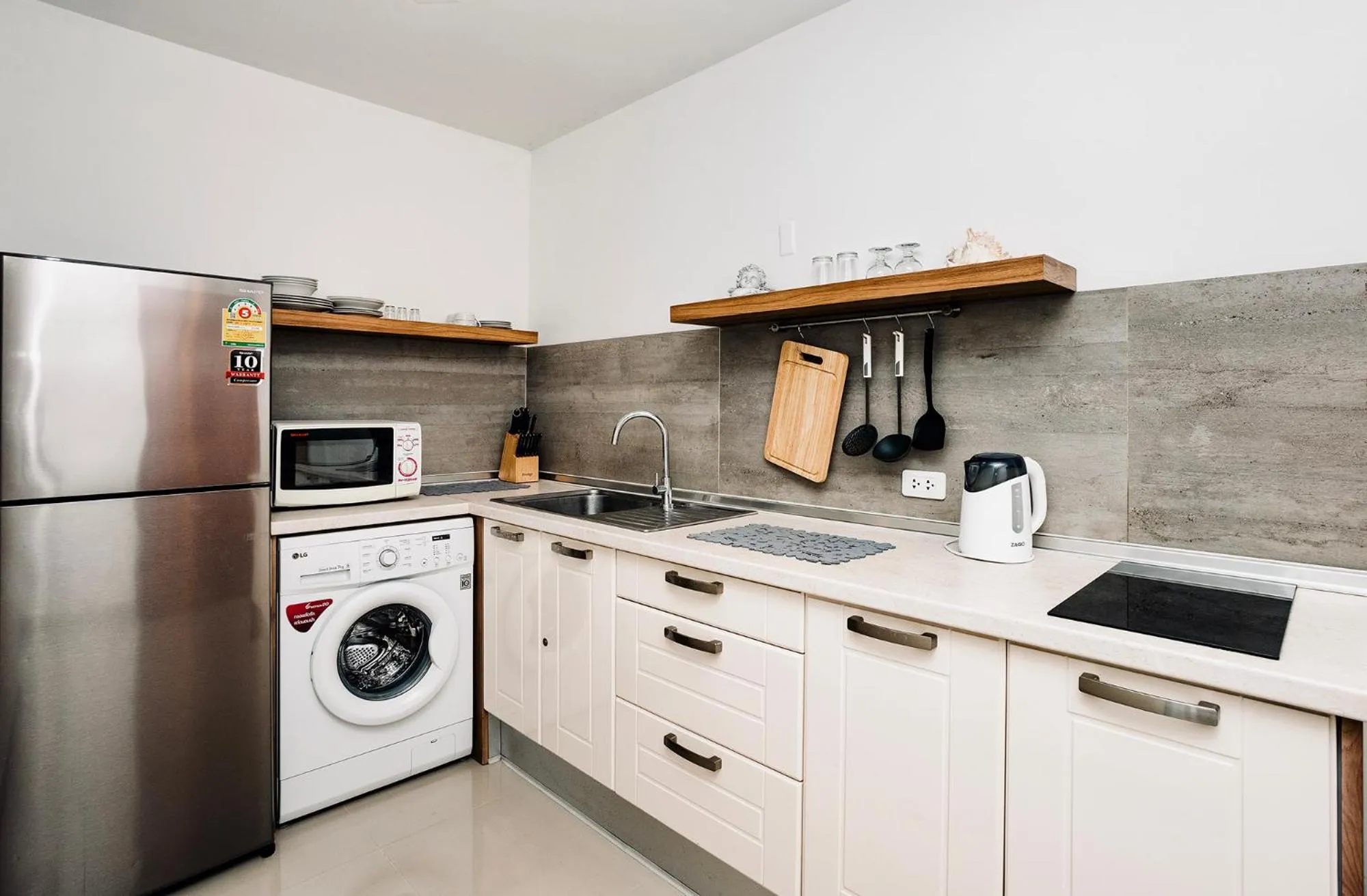 minibar in Beach 7 Condo