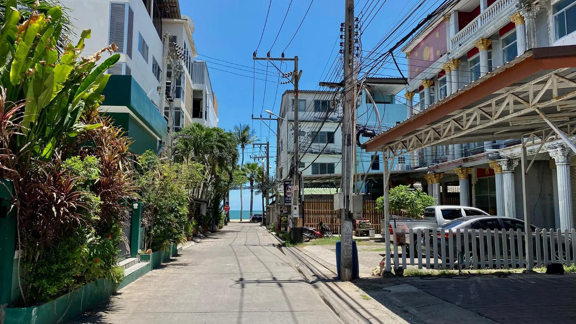 Neighbourhood in Beach 7 Condo