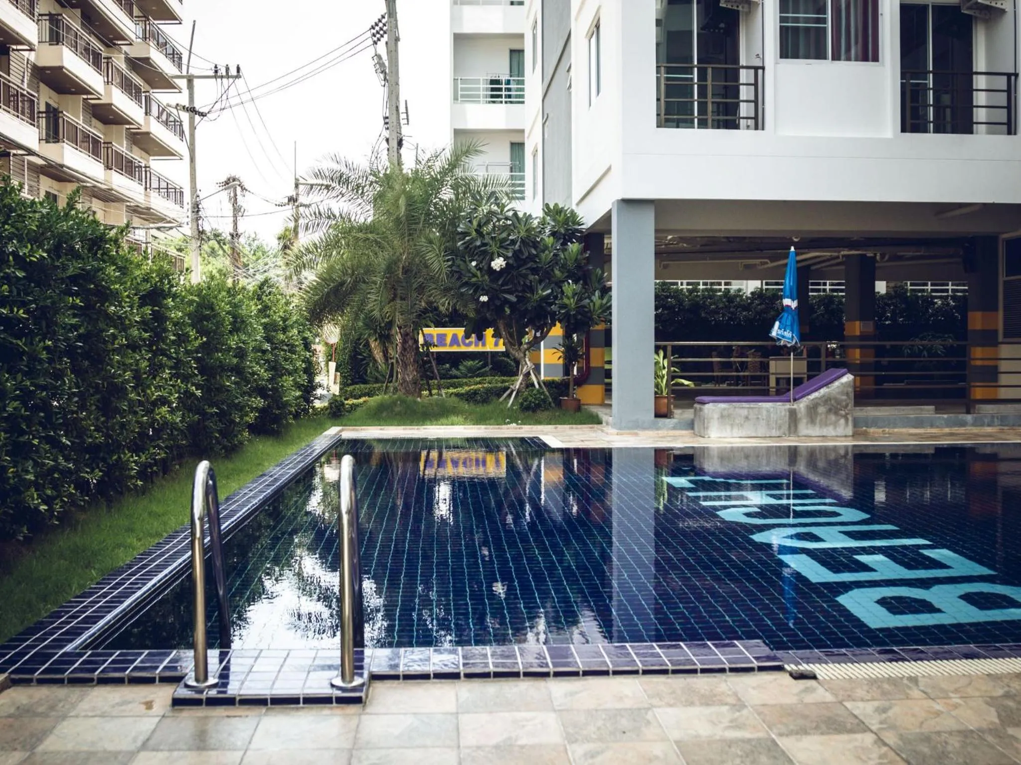 Property building in Beach 7 Condo