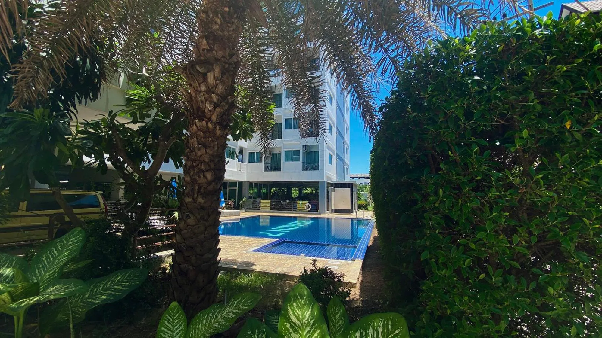 Property building in Beach 7 Condo