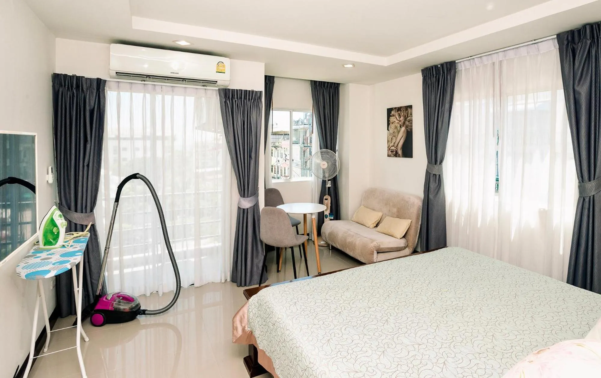 Balcony/Terrace, Bed in Beach 7 Condo