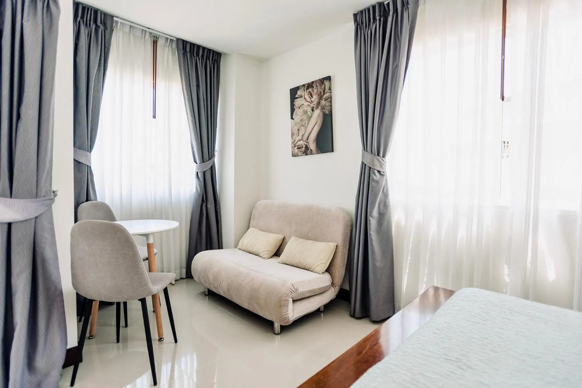 Dining area, Bed in Beach 7 Condo