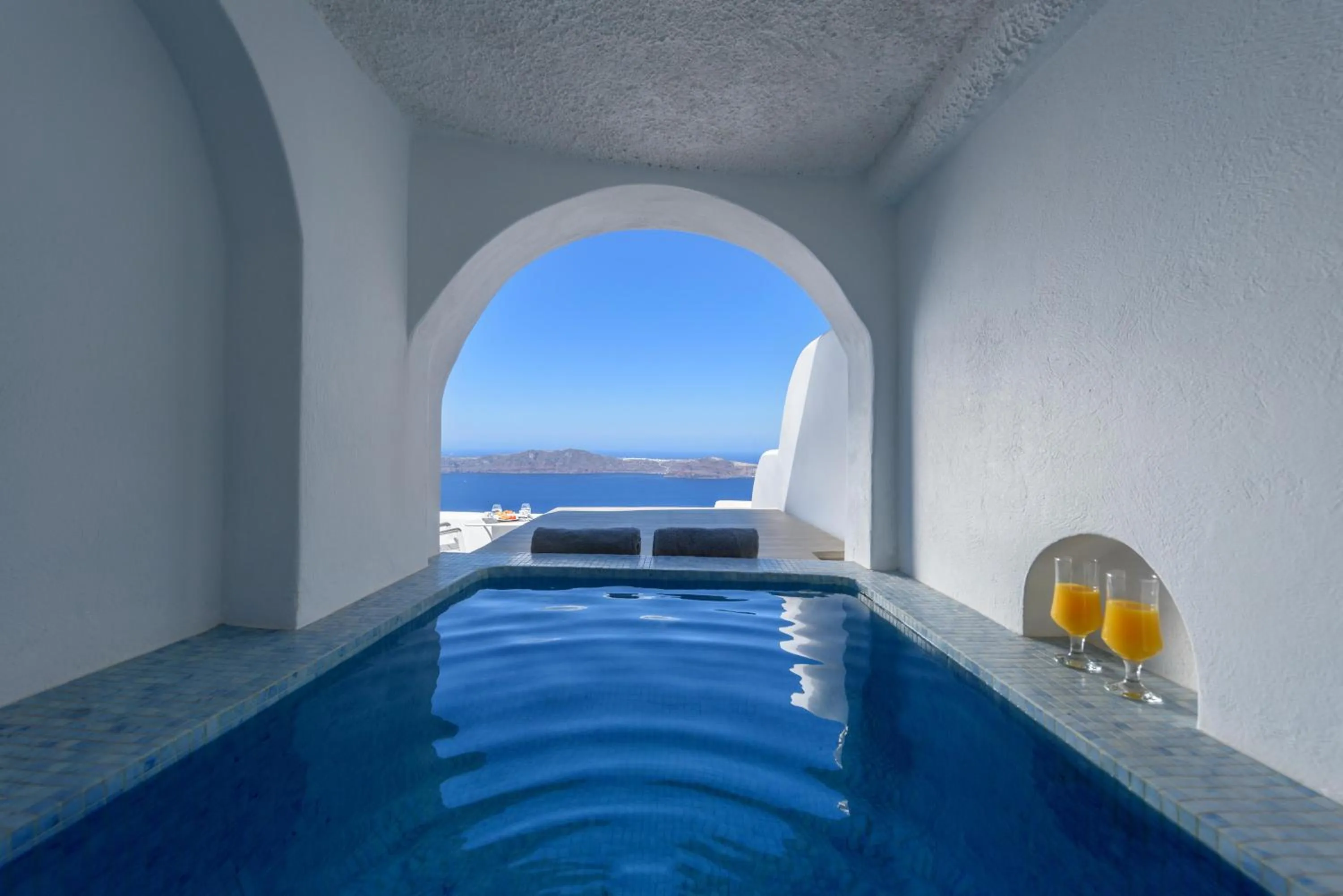 Hot Tub in Abyssanto Suites and Spa