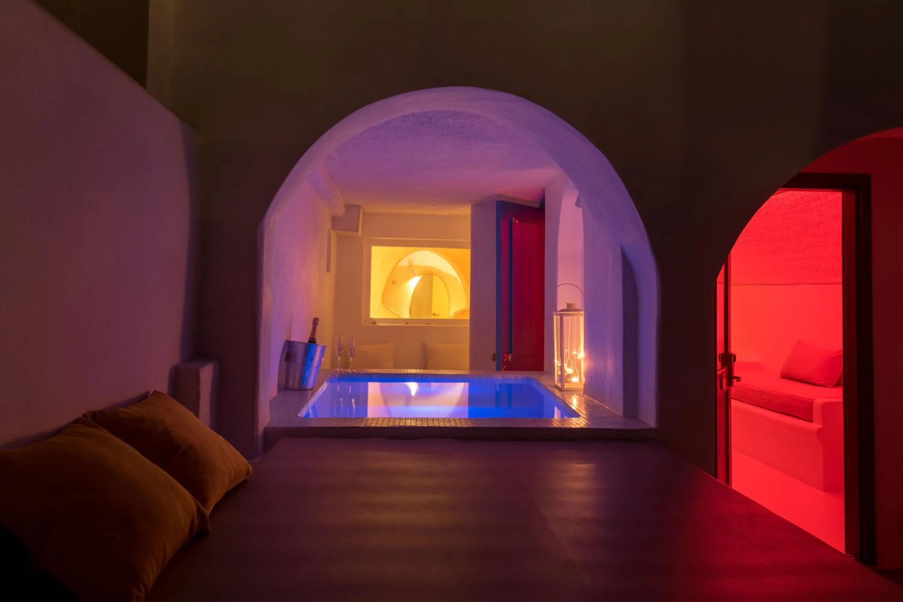 Hot Tub in Abyssanto Suites and Spa