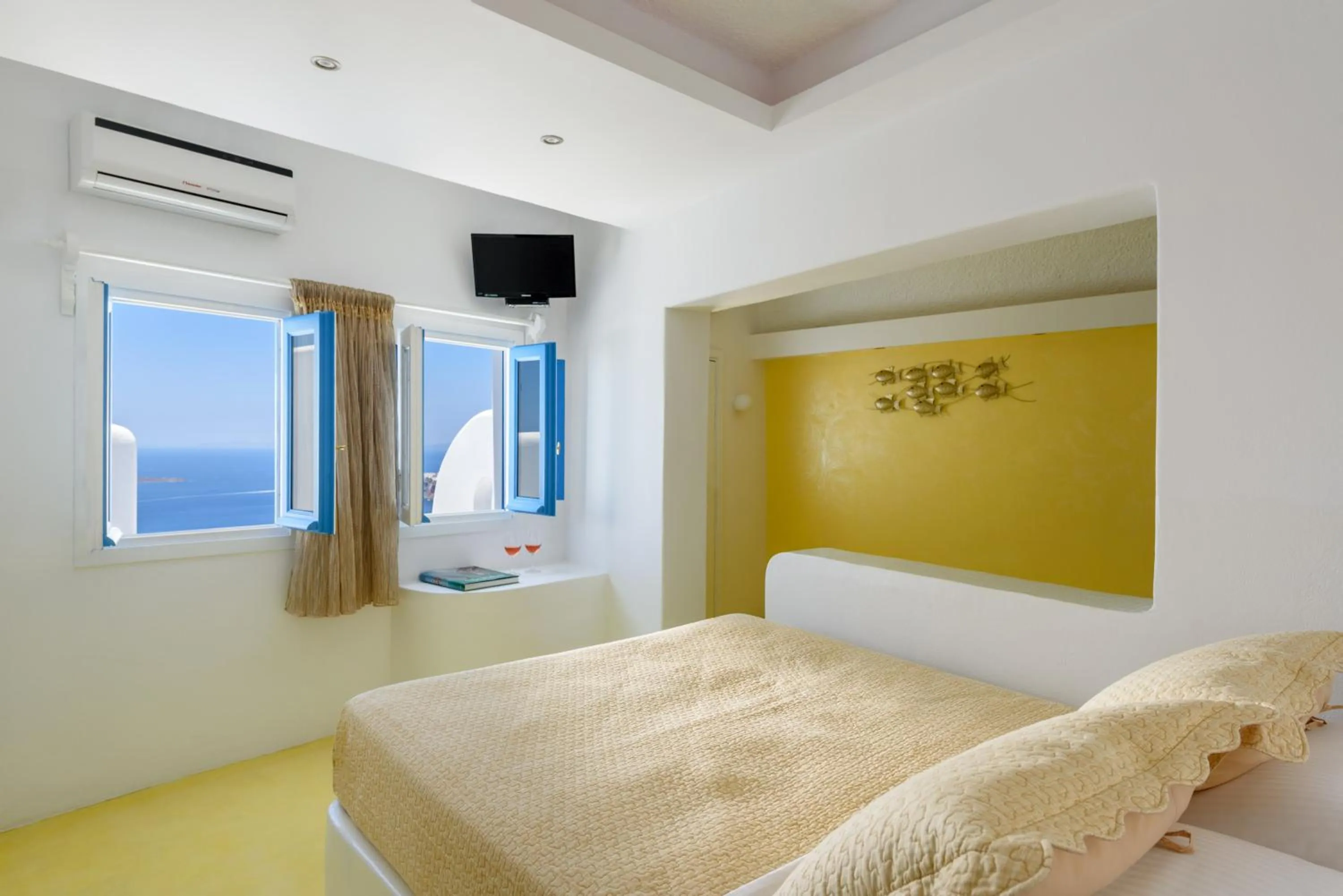 TV and multimedia, Bed in Abyssanto Suites and Spa