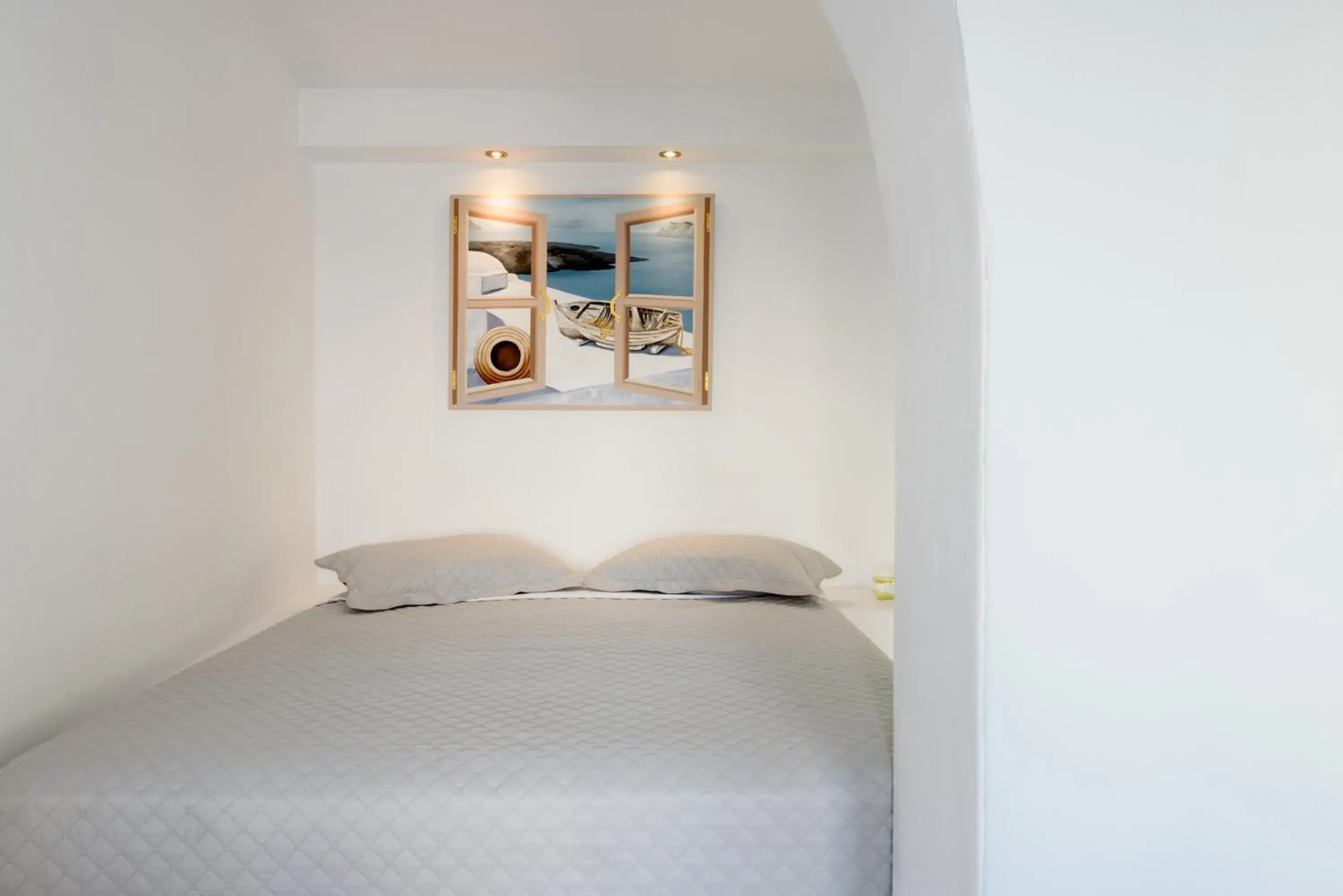 Bed in Abyssanto Suites and Spa Bed in Abyssanto Suites and Spa