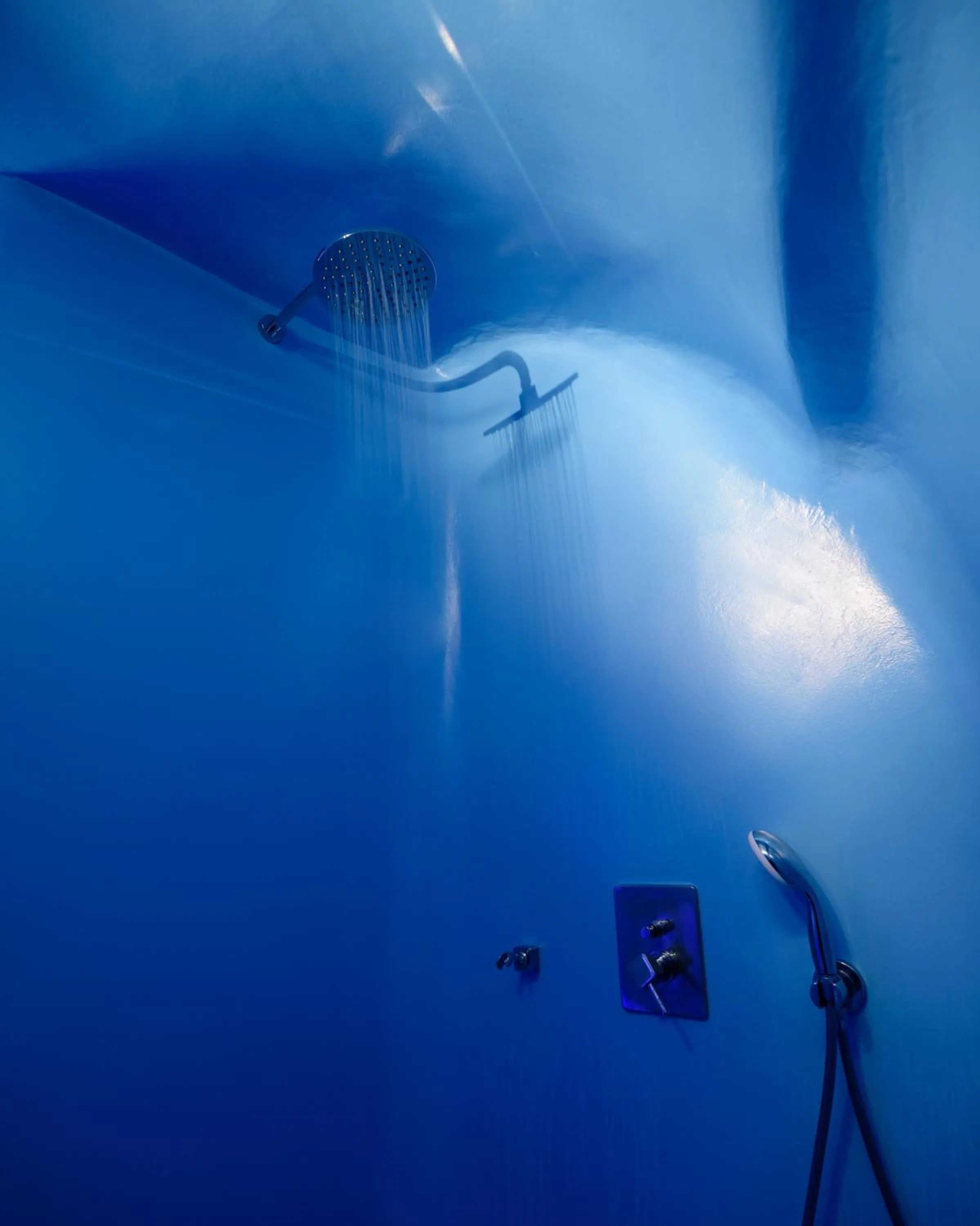 Shower in Abyssanto Suites and Spa