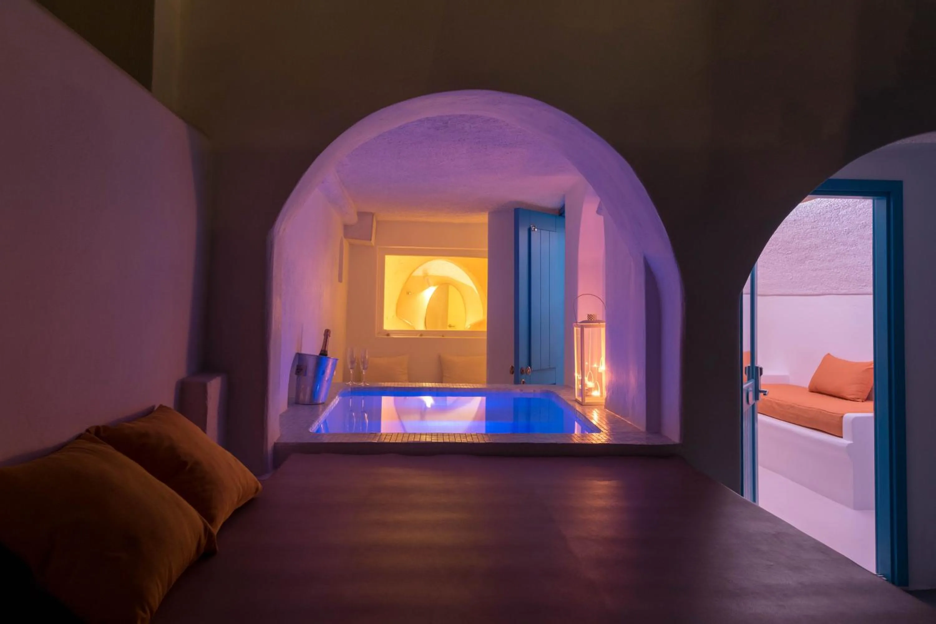 Hot Tub in Abyssanto Suites and Spa