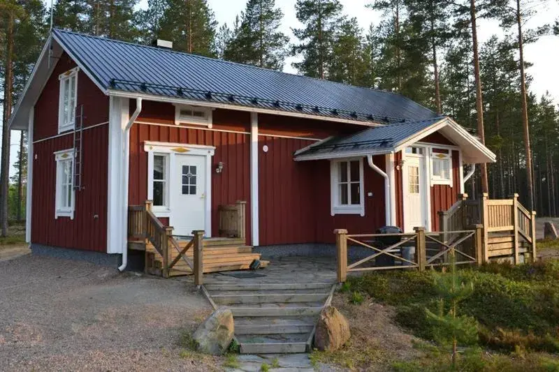 Ahmalammen mökkikylä Ahmalammen mökkikylä