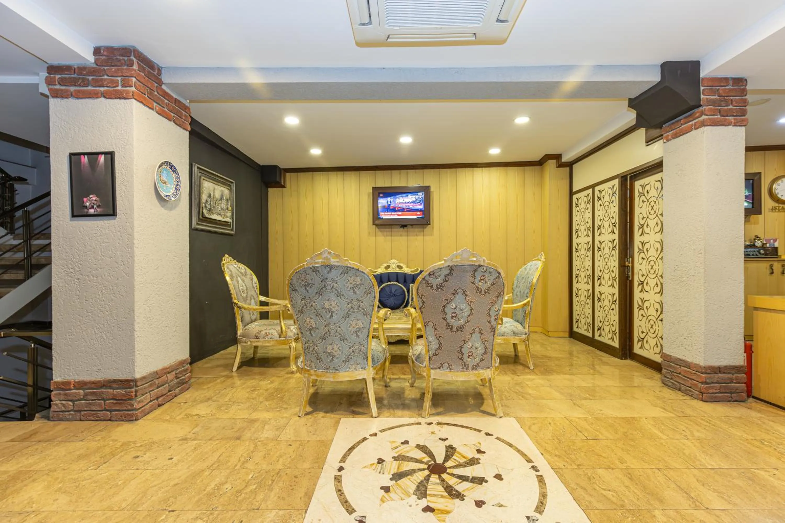 TV and multimedia in Bursa Grand Family HOTEL