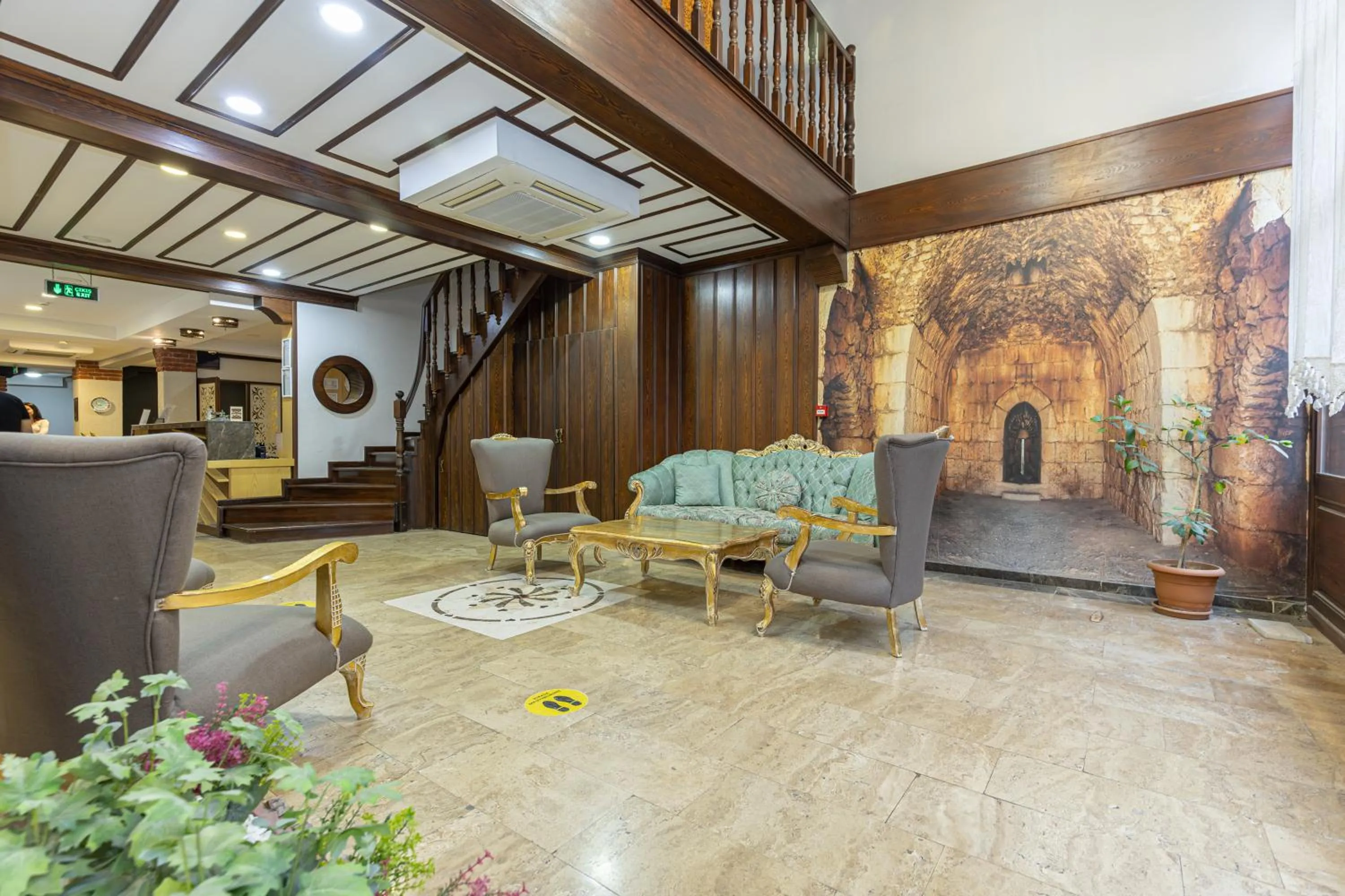 Seating area in Bursa Grand Family HOTEL