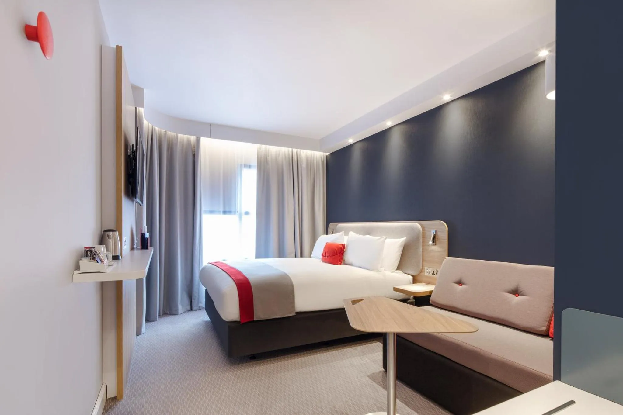 Photo of the whole room, Bed in Holiday Inn Express - Birmingham - City Centre by IHG