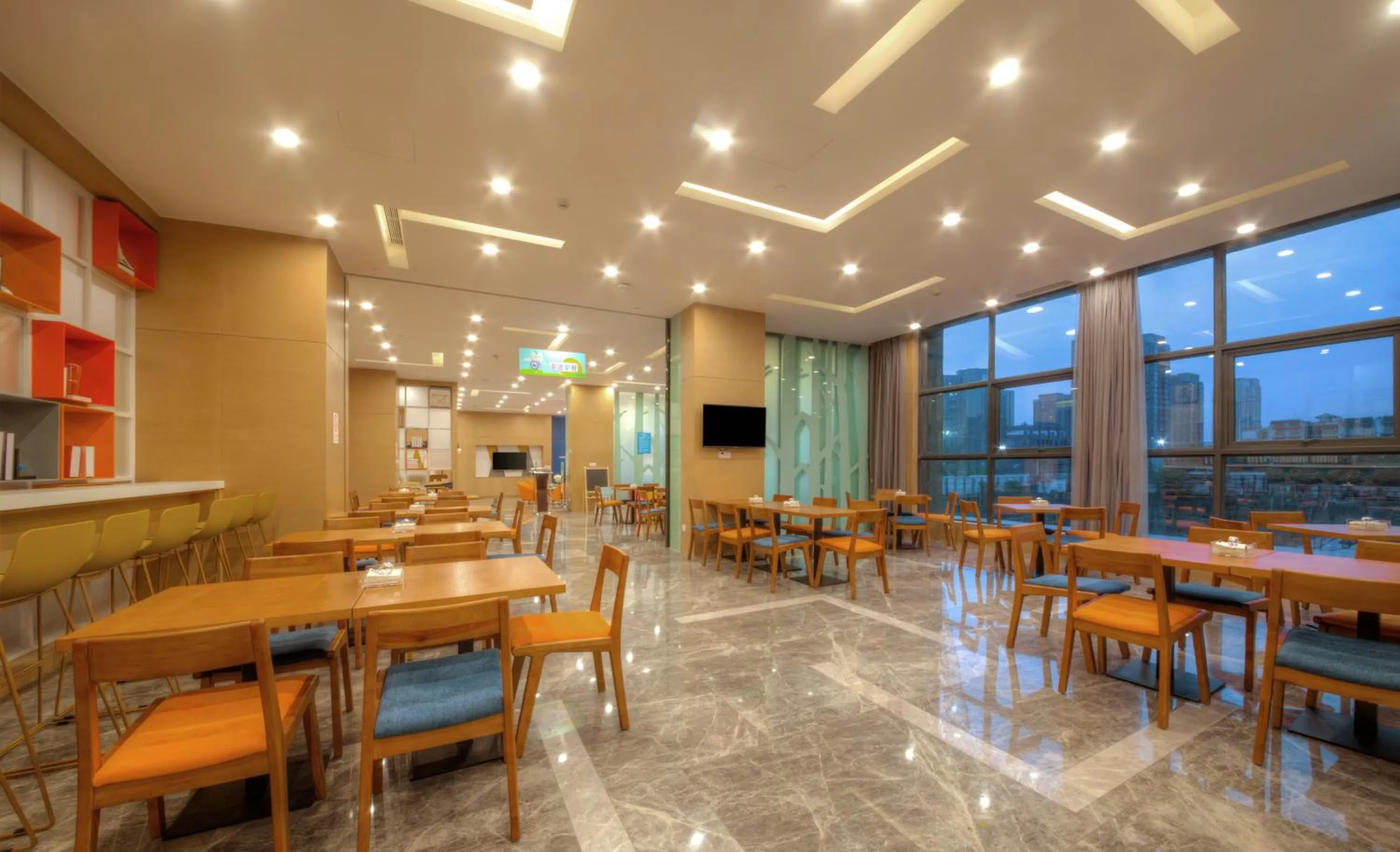 Breakfast, Restaurant/Places to Eat in Holiday Inn Express Chengdu Dafeng, an IHG Hotel