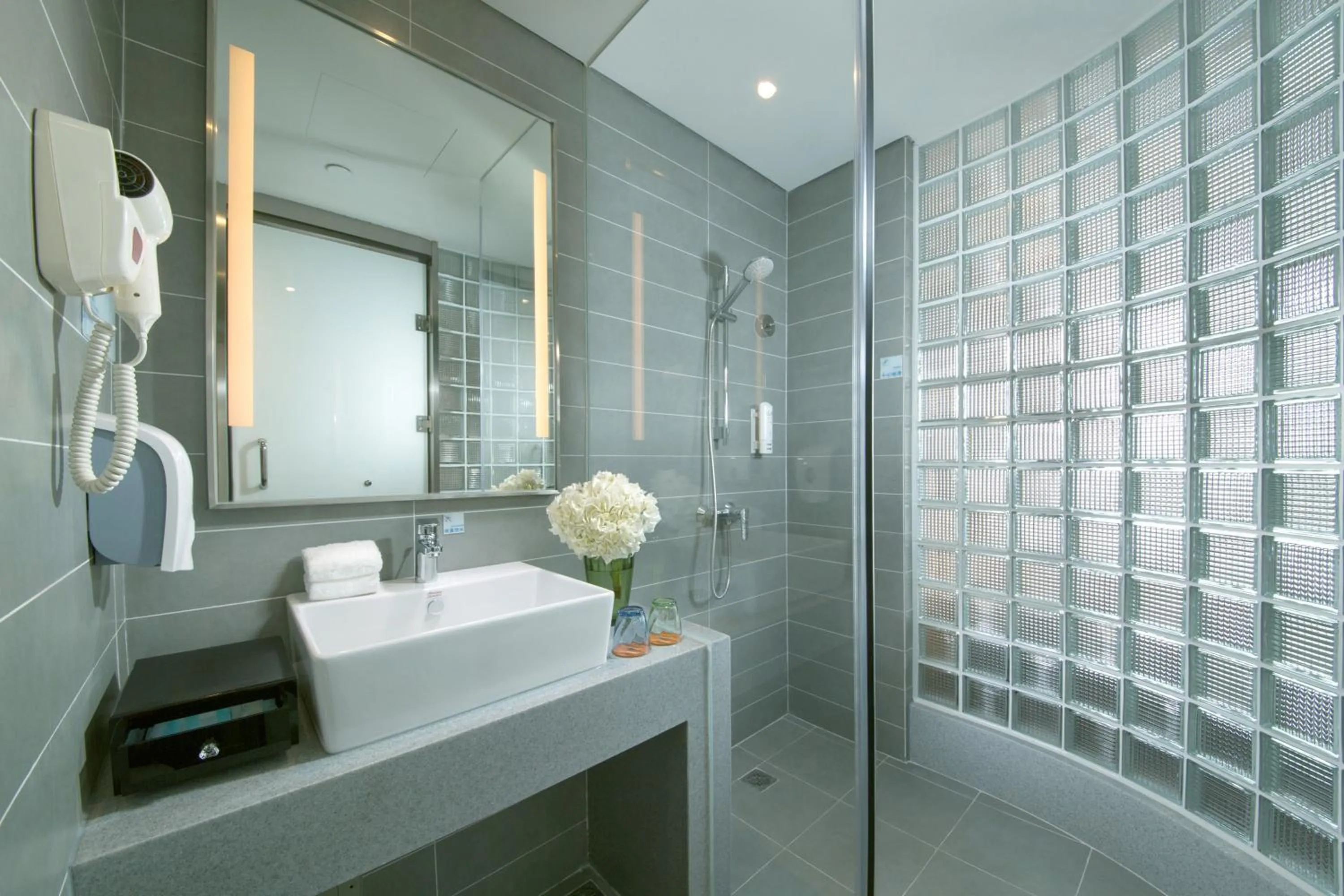 Bathroom in Holiday Inn Express Chengdu Dafeng, an IHG Hotel