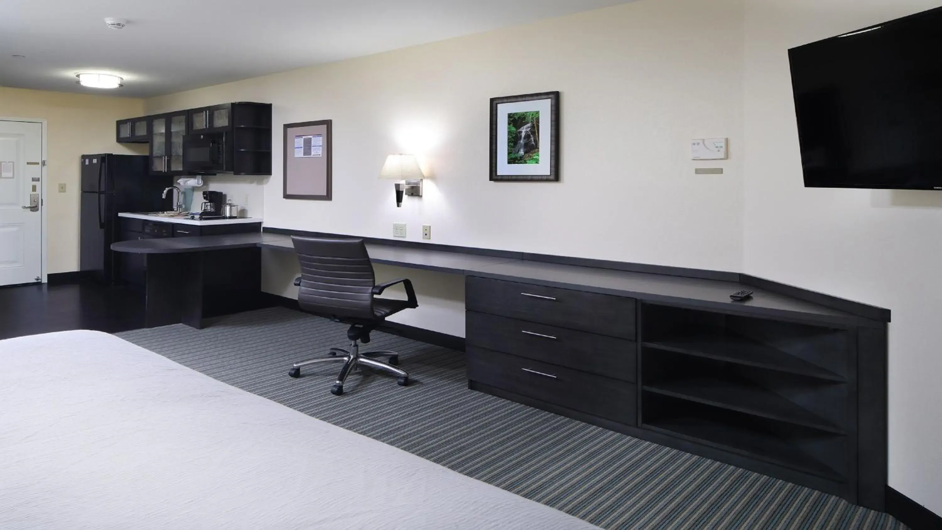 King Studio Suite with Full Kitchen in Candlewood Suites - Newark South - University Area by IHG King Studio Suite with Full Kitchen in Candlewood Suites - Newark South - University Area by IHG