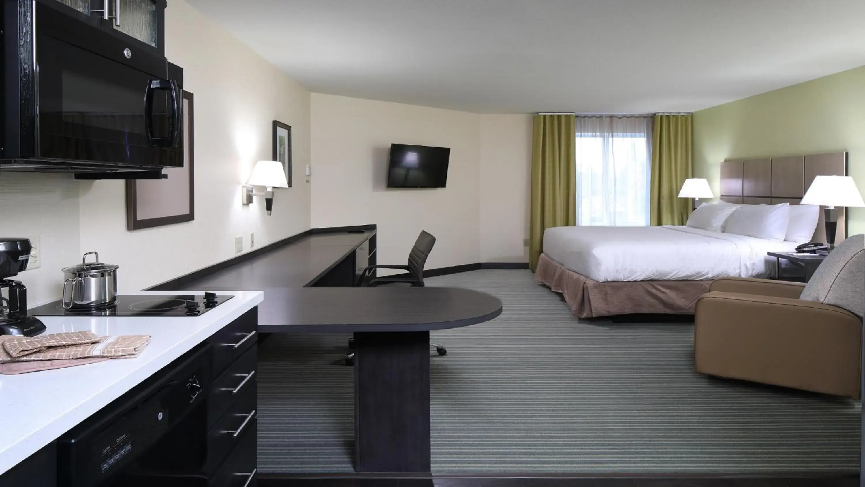 Queen Studio in Candlewood Suites - Newark South - University Area by IHG Queen Studio in Candlewood Suites - Newark South - University Area by IHG